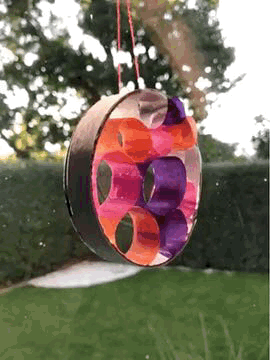 Titelbild zur Bastel- und DIY-Idee für Kinder '(394) Buntes Windspiel aus Papierringen'