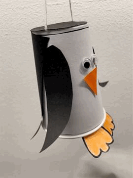 Titelbild zur Idee für die Beschäftigung mit Kindern 'Fliegender Pinguin'