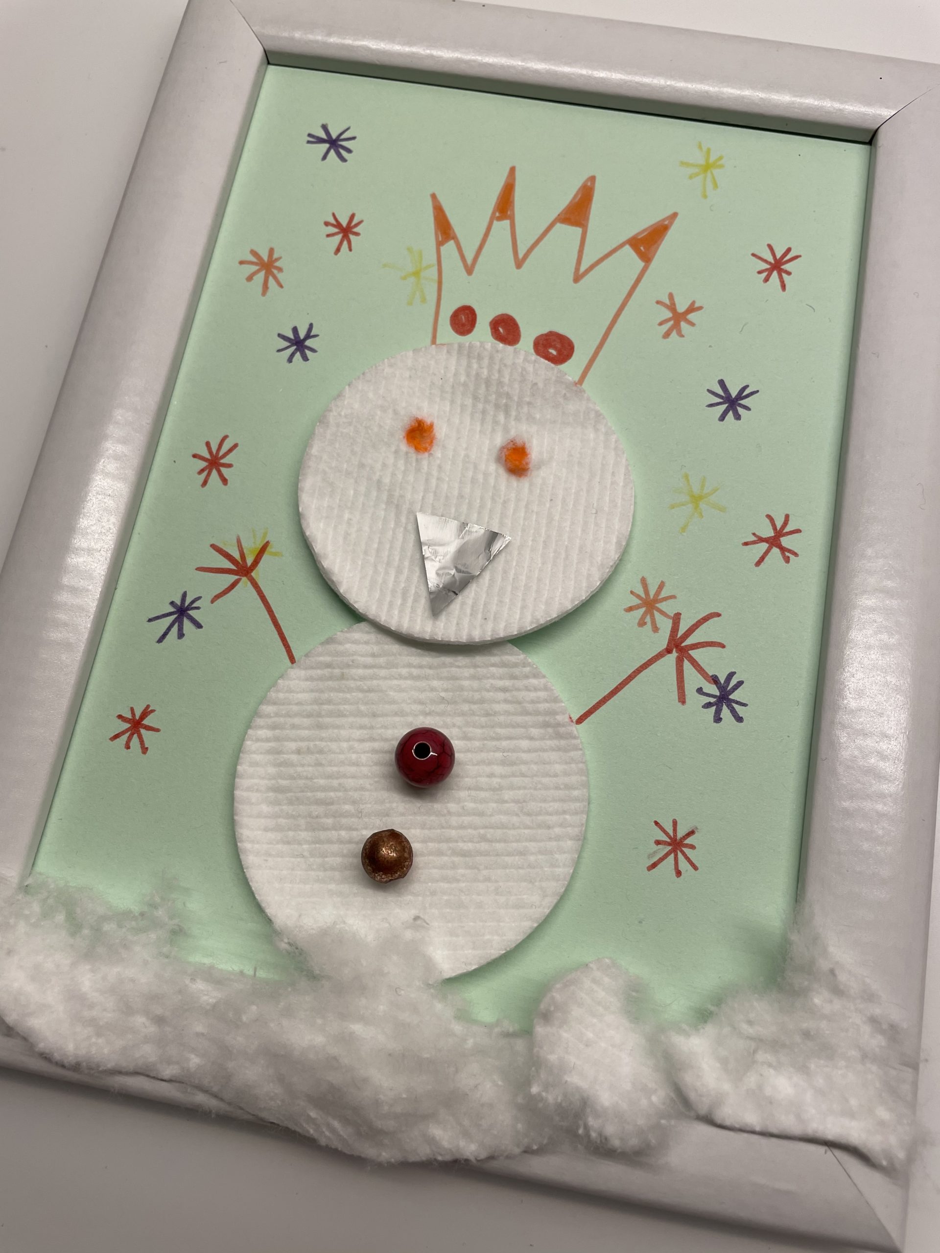 Bild zum Schritt 19 für das Bastel- und DIY-Abenteuer für Kinder: 'Diese Schneekönigin hat eine gemalte Krone, gemalte Arme und ist...'