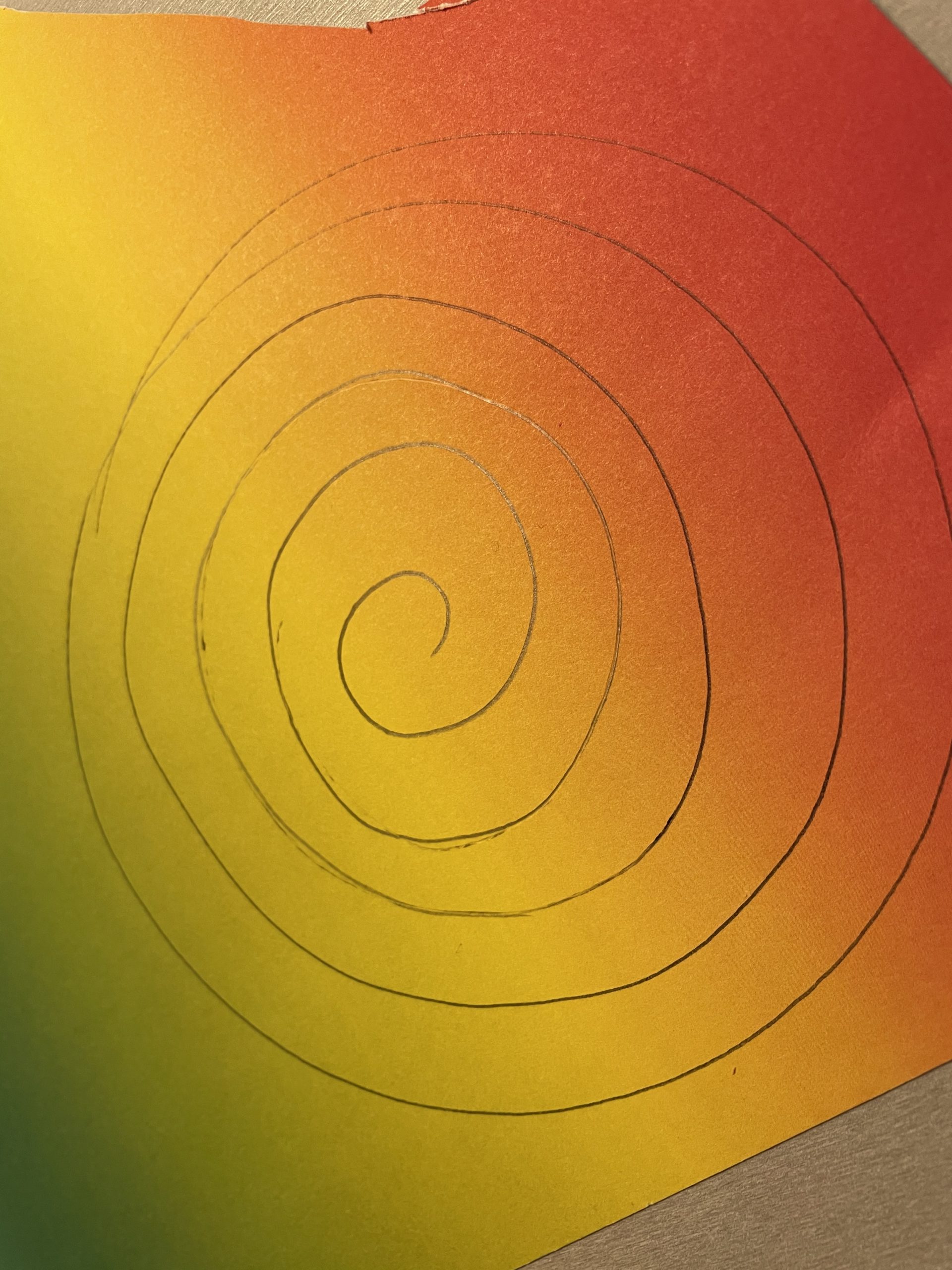 Bild zum Schritt 2 für das Bastel- und DIY-Abenteuer für Kinder: 'Dann malt ihr in den Kreis eine Spirale. Die Spirale...'