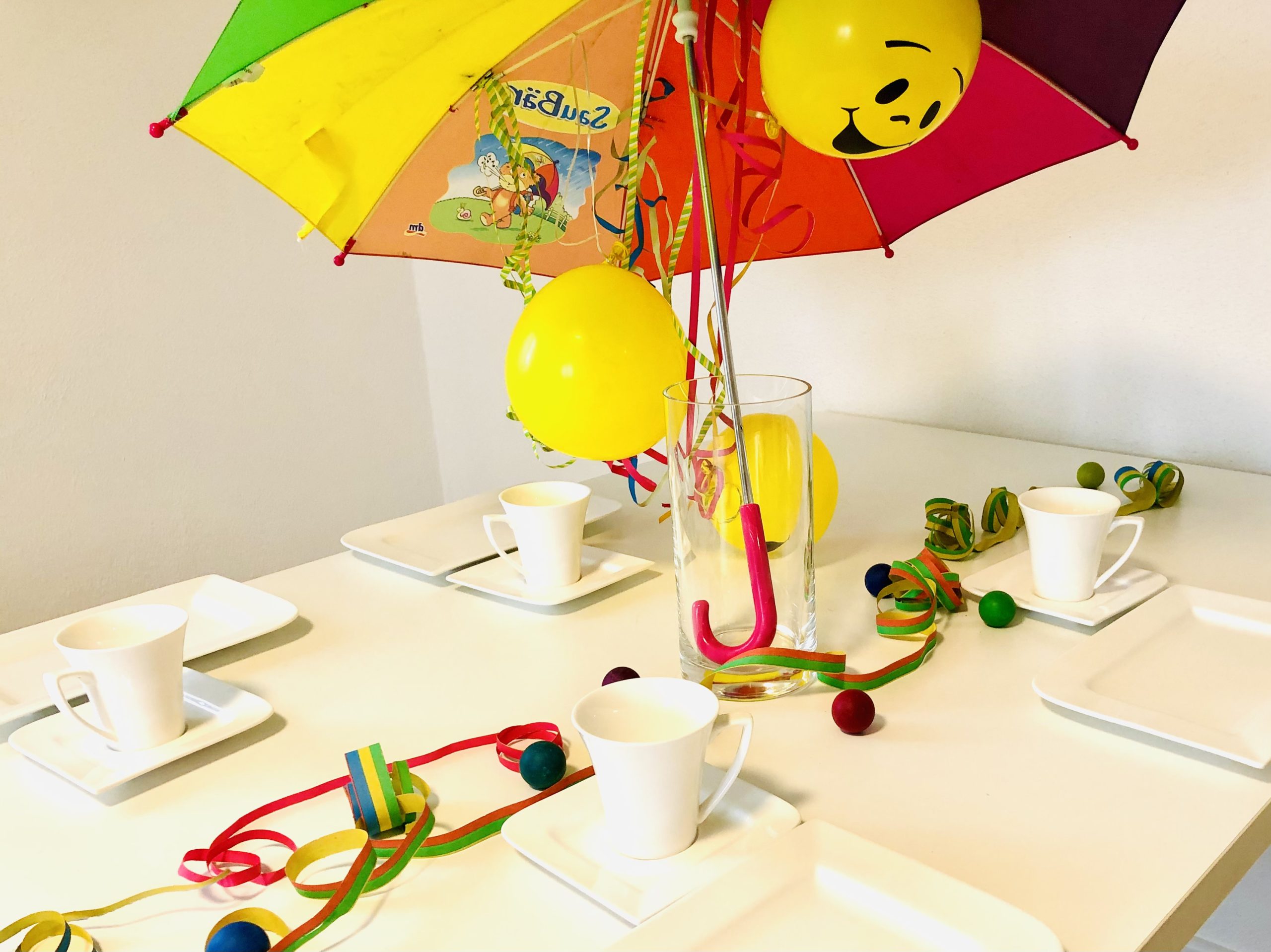 2. Bild zum Schritt 7 für die Kinder-Beschäftigung: 'Mit einem Luftballon auf dem Teller und einer Luftschlange habt...'