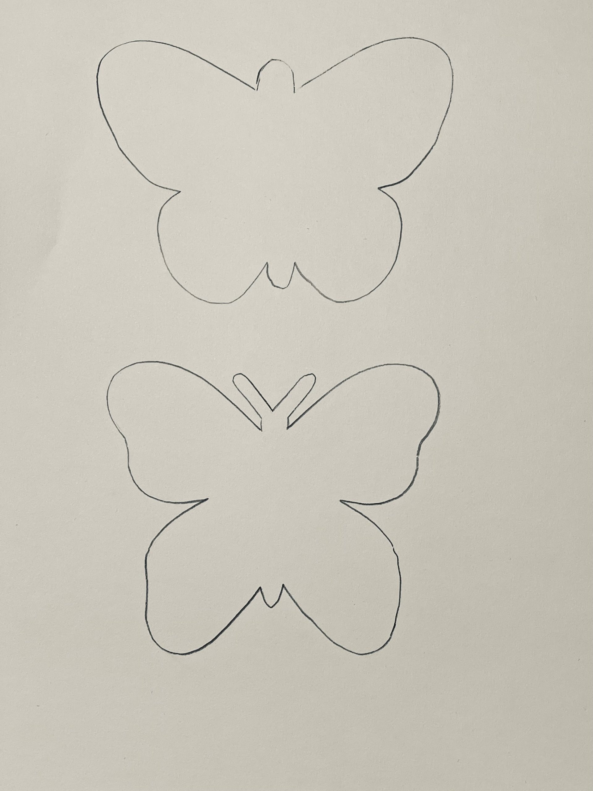 Bild zum Schritt 2 für die Kinder-Beschäftigung: 'Jetzt malt ihr euch eine Schmetterlingsschablone oder ihr druckt euch...'