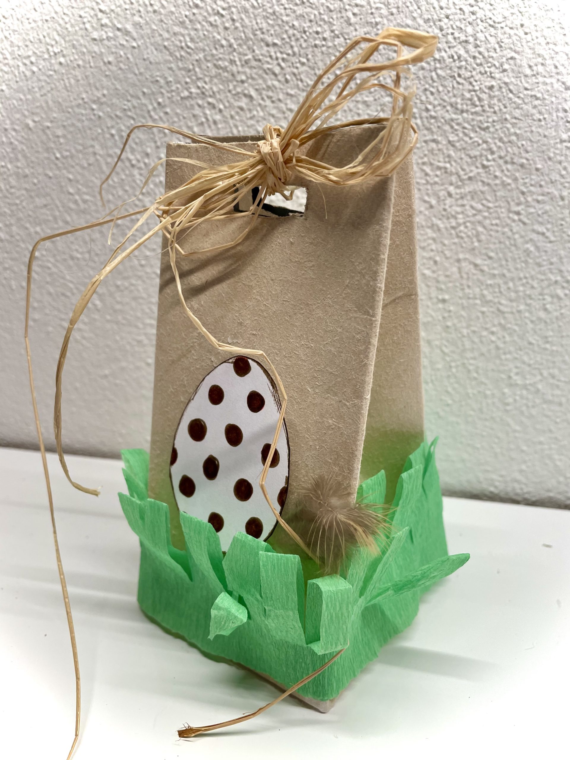 Bild zum Schritt 28 für das Bastel- und DIY-Abenteuer für Kinder: 'Fertig ist eure Ostertüte bzw. die kleine  Geschenkverpackung.'