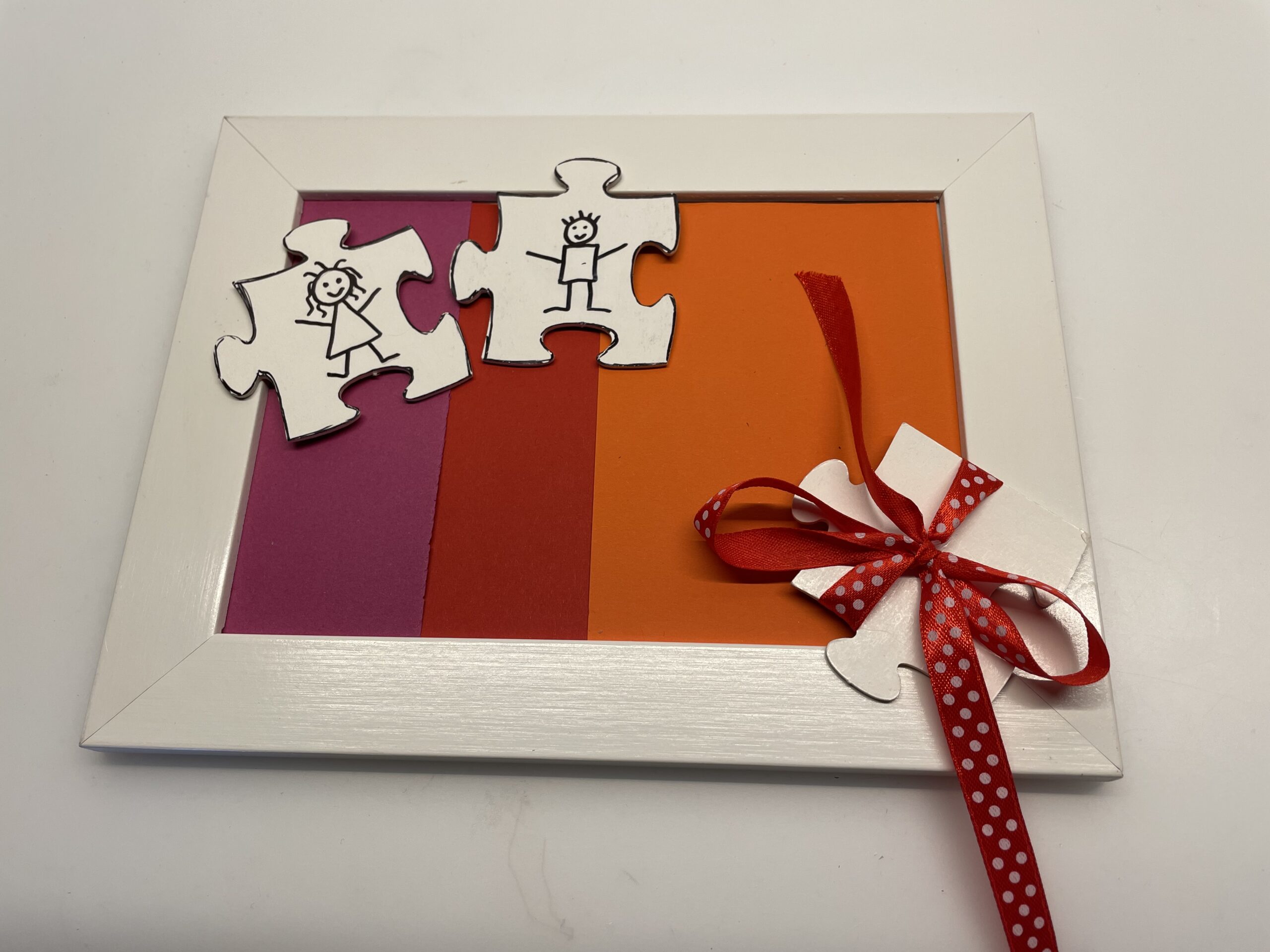 Bild zum Schritt 16 für das Bastel- und DIY-Abenteuer für Kinder: 'Ihr könnt auch ein drittes Puzzle-Teil als Geschenk verpacken und...'