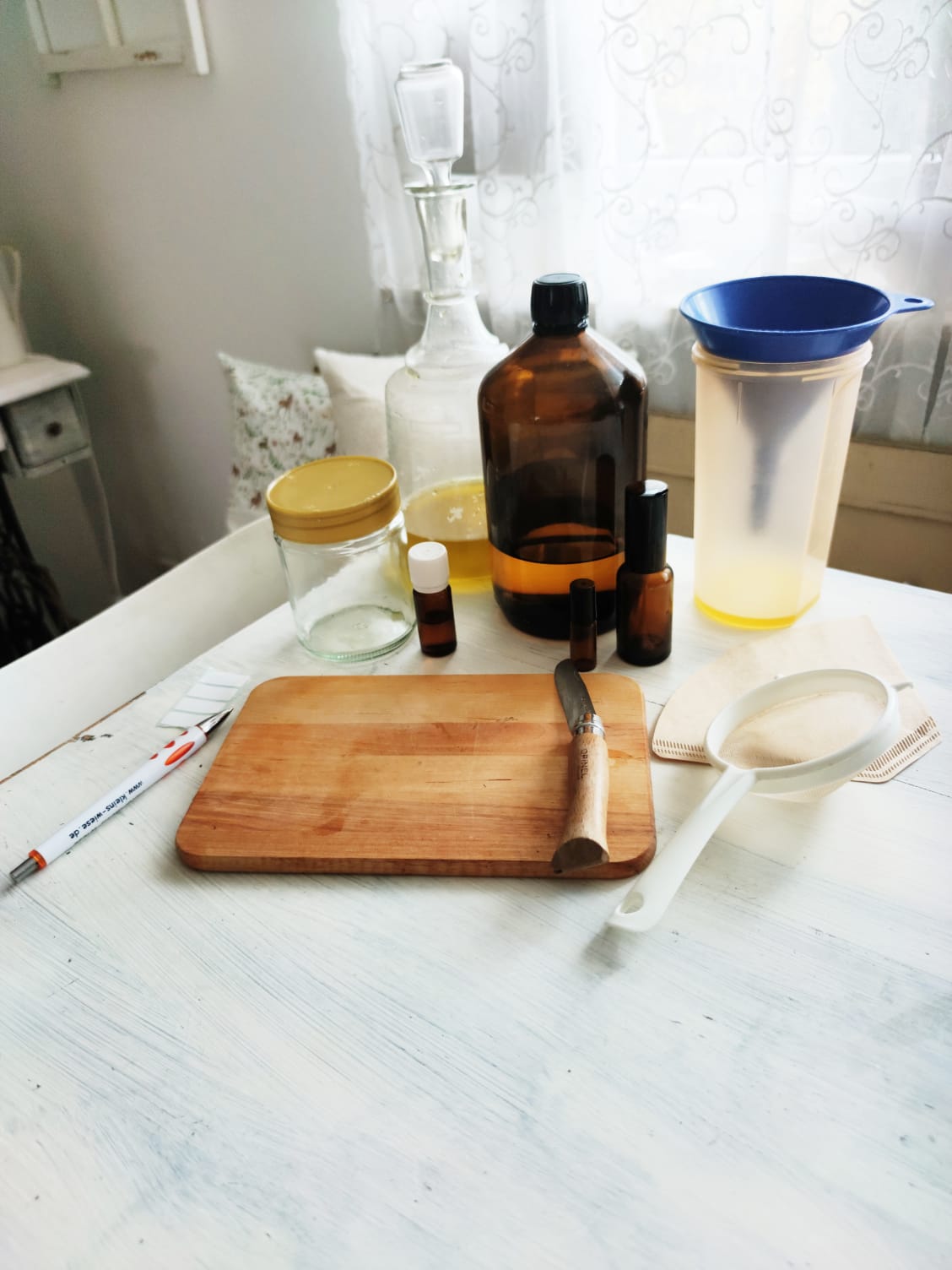 Bild zum Schritt 2 für das Bastel- und DIY-Abenteuer für Kinder: 'Zuhause bereitet ihr die Materialien vor. Ihr braucht:  Ein...'