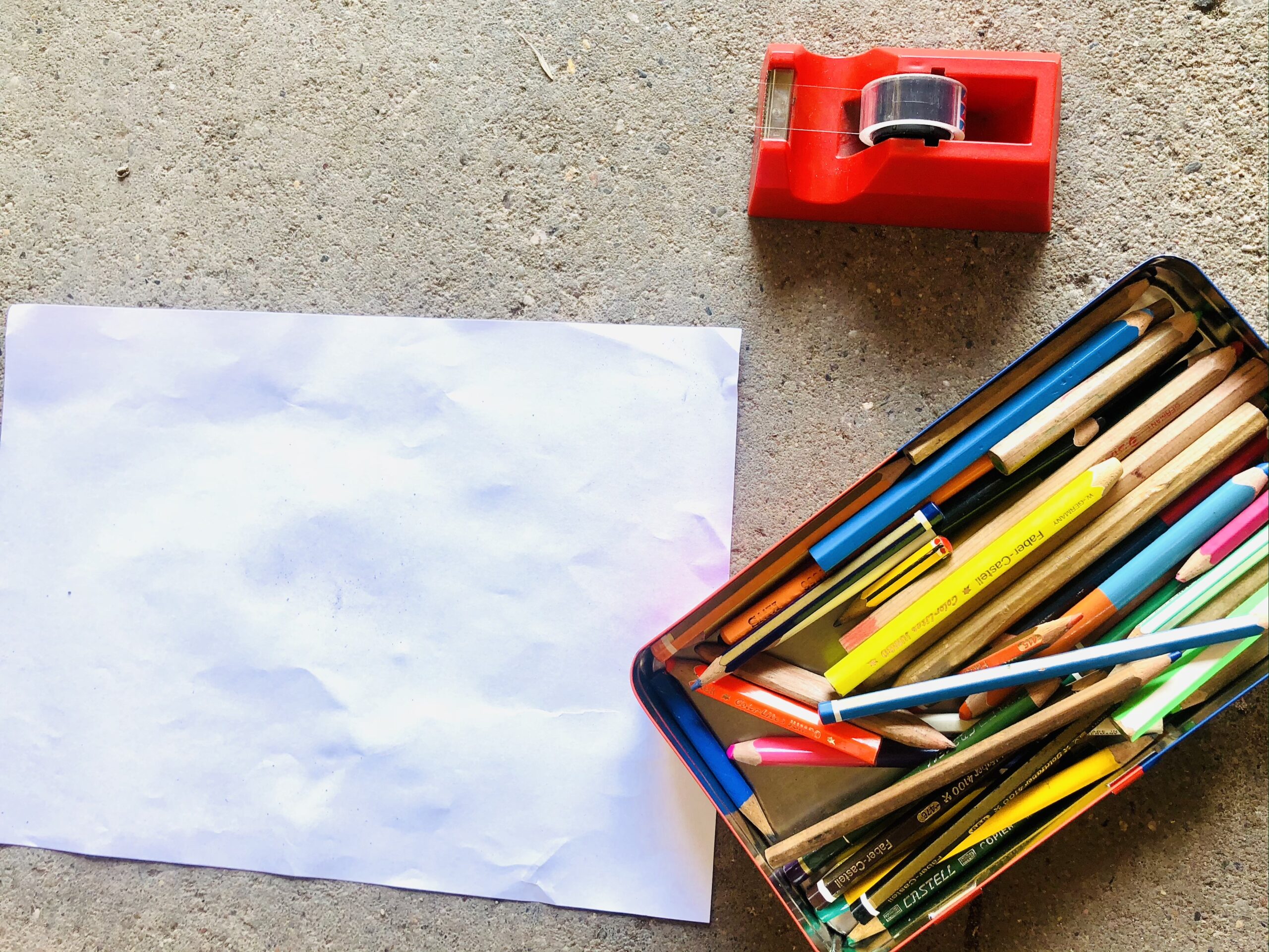 Bild zum Schritt 1 für das Bastel- und DIY-Abenteuer für Kinder: 'Zuerst sucht ihr euch die Materialien zusammen.'