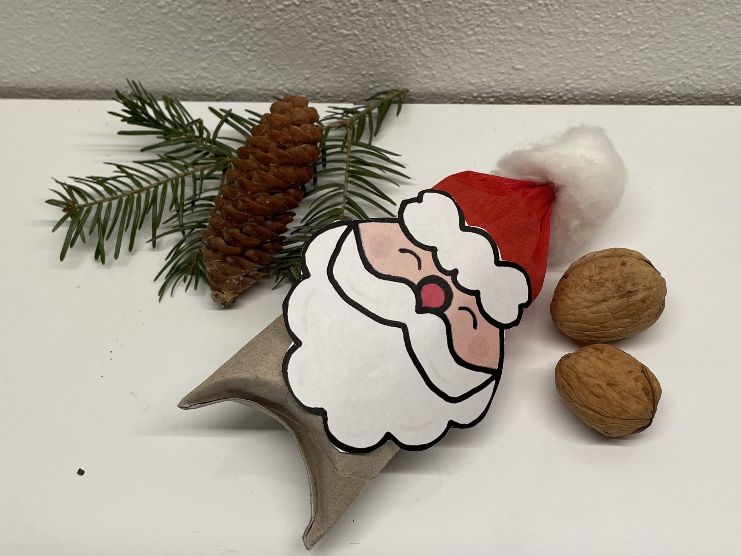 Bild zum Schritt 22 für das Bastel- und DIY-Abenteuer für Kinder: 'Diesen kleinen Nikolaus oder Weihnachtsmann könnt ihr auch als Dekoration...'