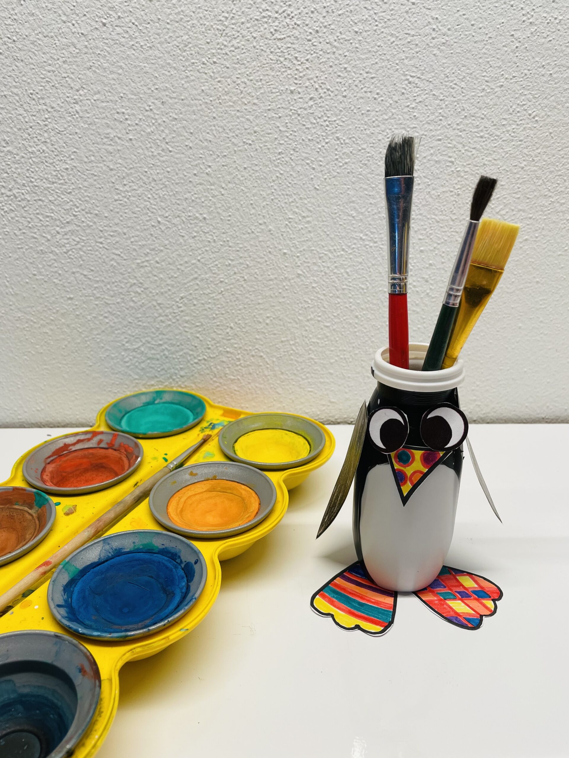 Bild zum Schritt 9 für das Bastel- und DIY-Abenteuer für Kinder: 'Fertig ist euer Pinguin und bereit zum Einsatz z.B. als...'