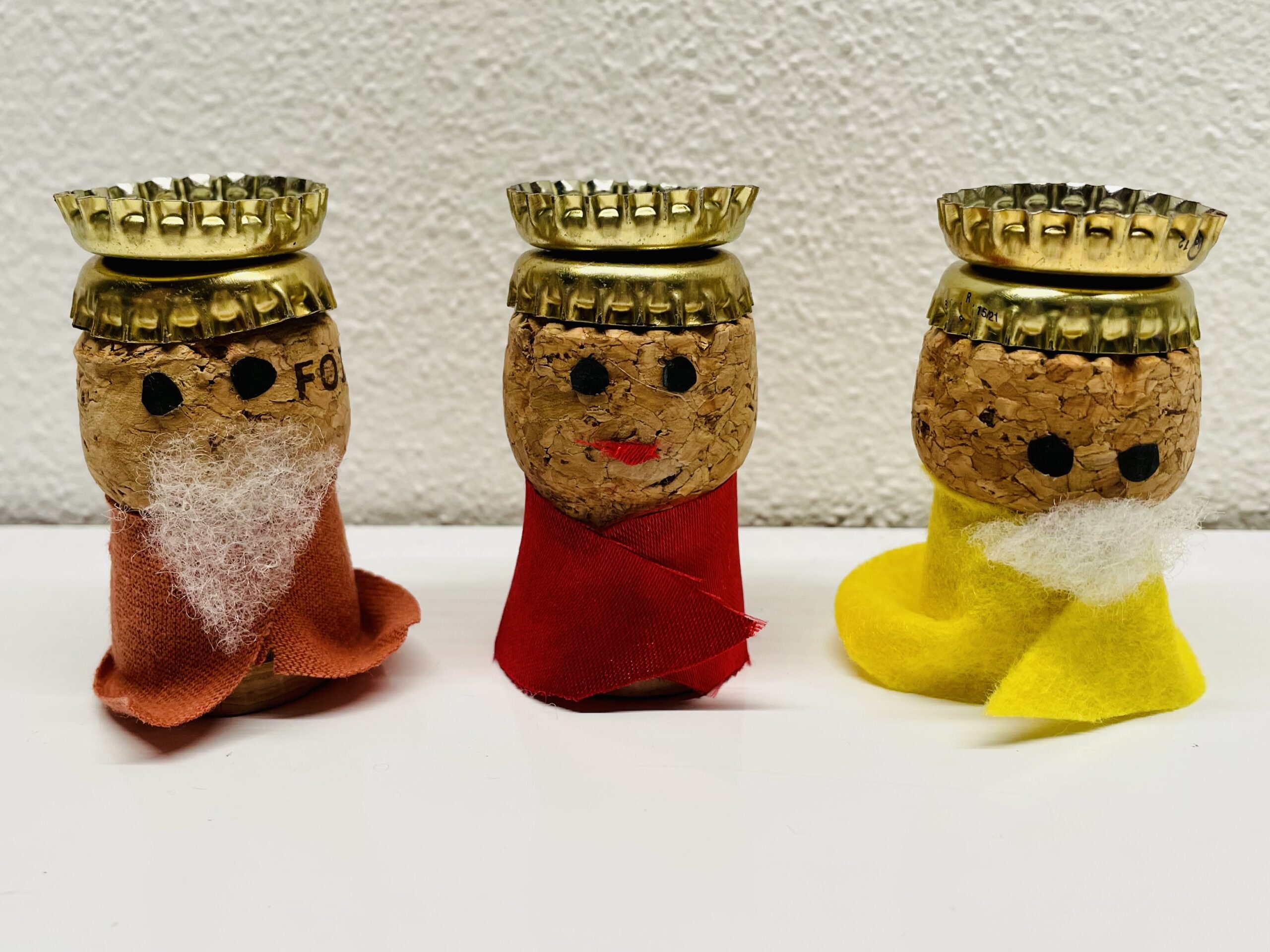 Bild zum Schritt 14 für das Bastel- und DIY-Abenteuer für Kinder: 'Fertig sind die drei Könige.'