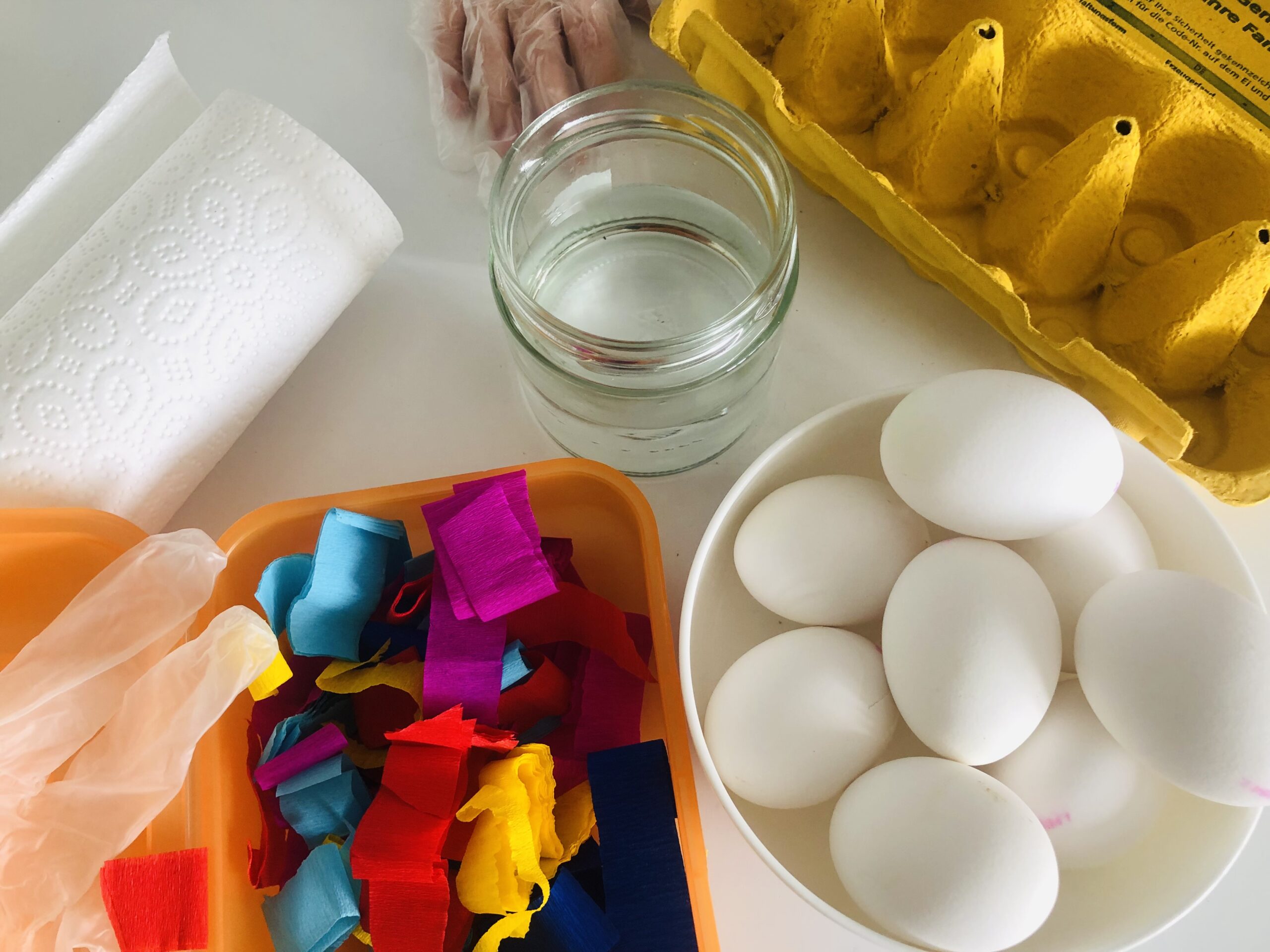 Bild zum Schritt 1 für die Kinder-Beschäftigung: 'Kocht zuerst die Eier (Anleitung zum Eierkochen) und...'