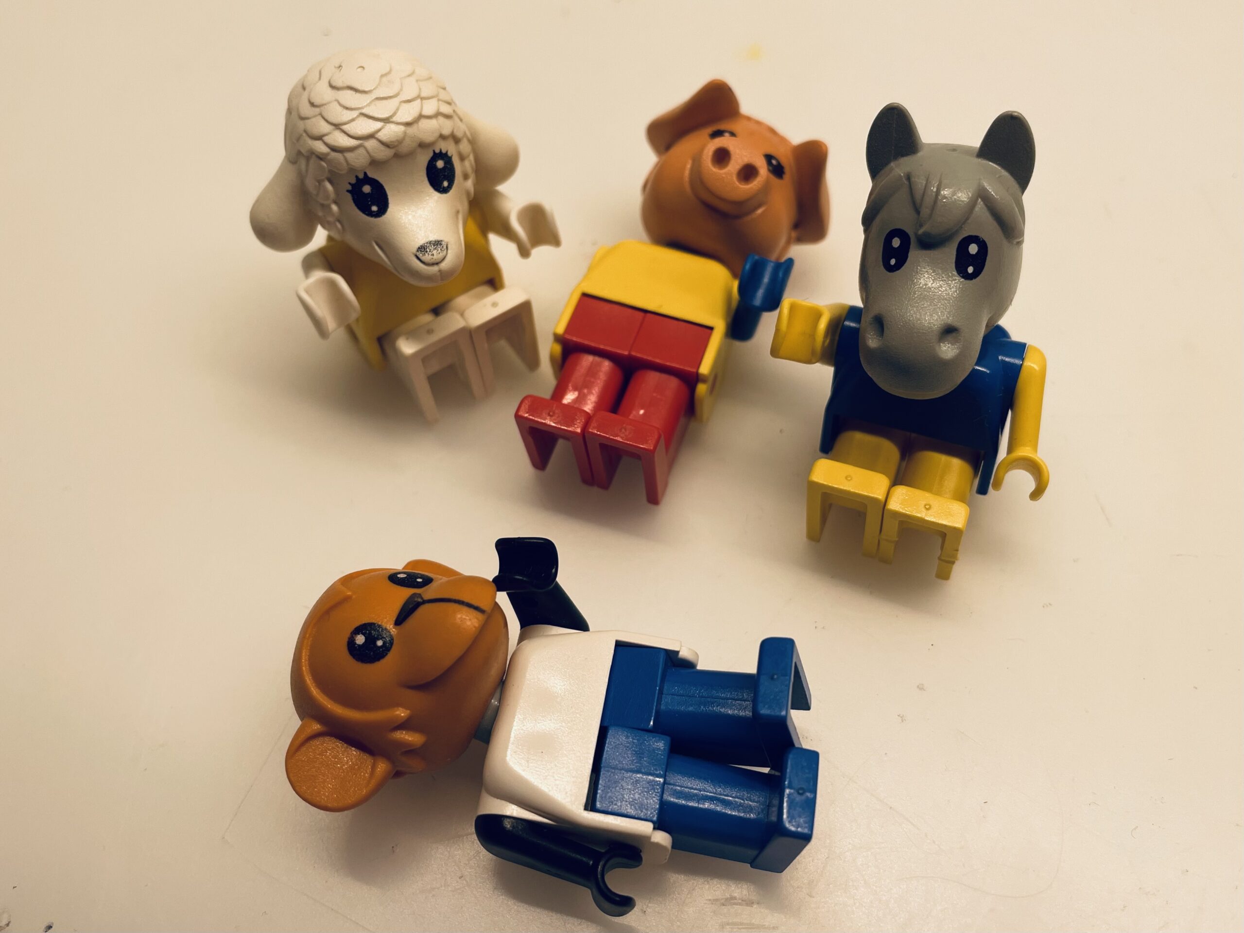 Bild zum Schritt 41 für das Bastel- und DIY-Abenteuer für Kinder: 'Oder vielleicht findet ihr kleine Tierfiguren?'