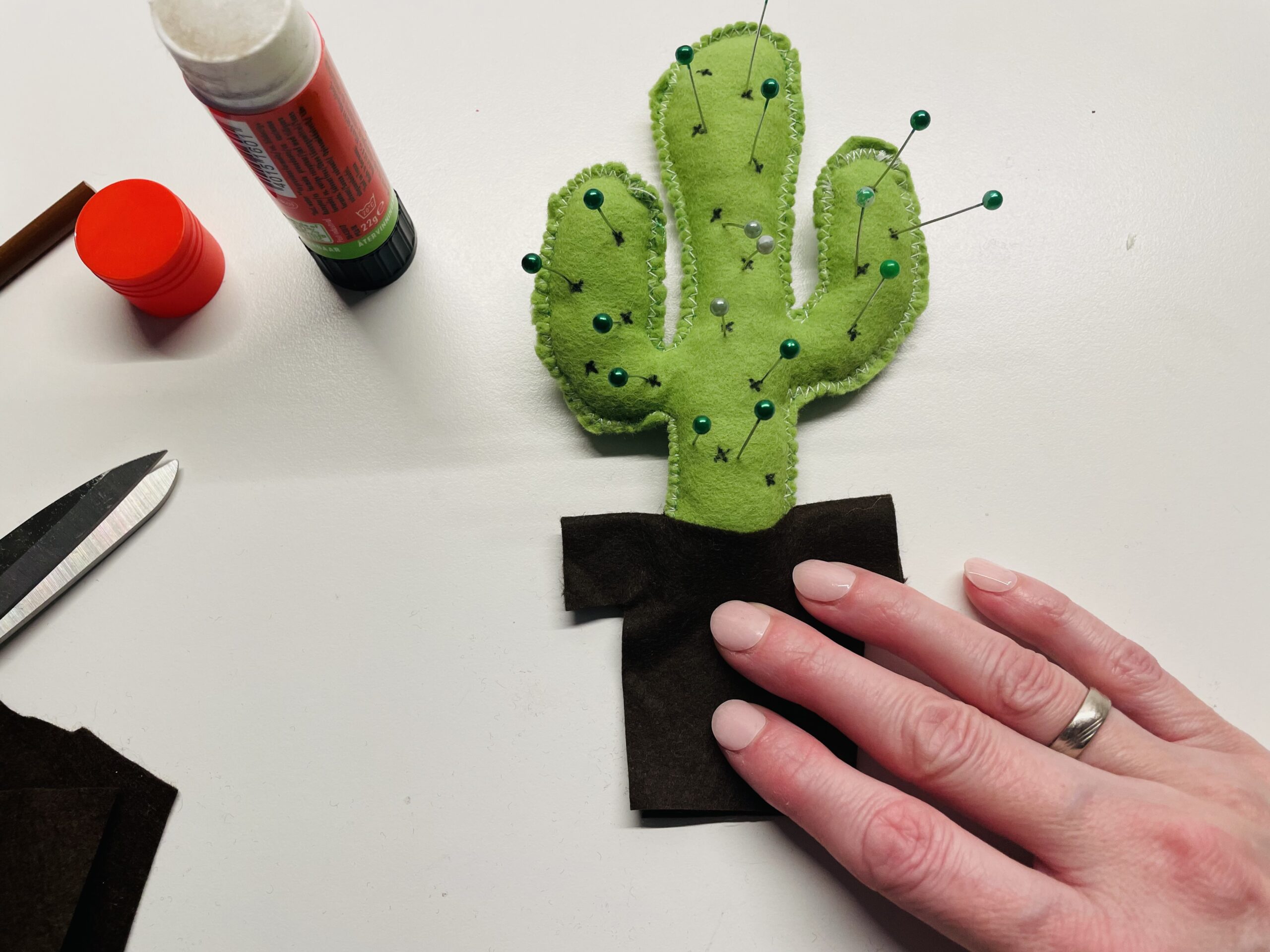 Bild zum Schritt 11 für das Bastel- und DIY-Abenteuer für Kinder: 'Fertig ist euer Kaktus.'