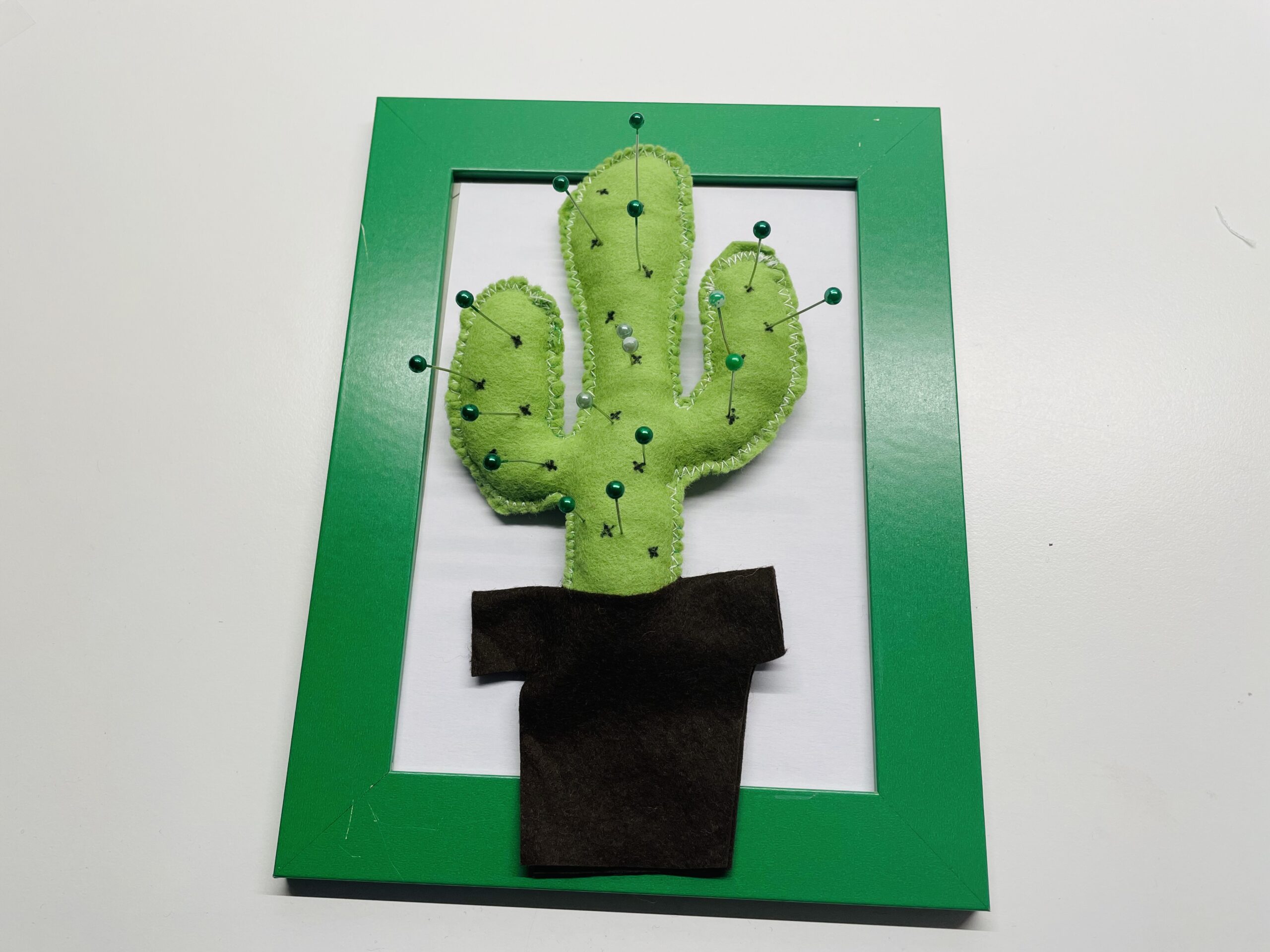 Bild zum Schritt 15 für das Bastel- und DIY-Abenteuer für Kinder: 'Als Geschenkgutschein:  Ihr könnt den Kaktus auch auf einem...'