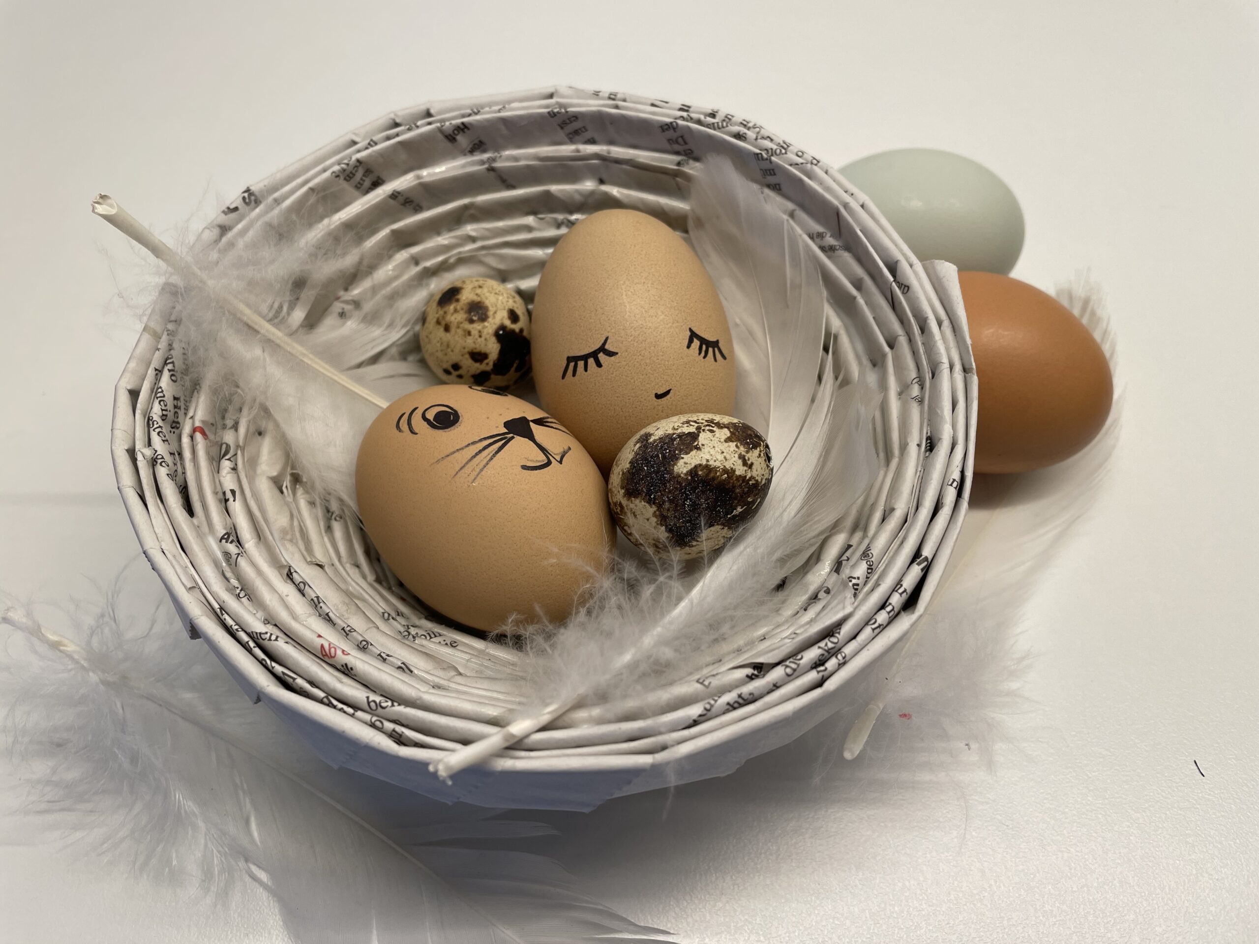 Bild zum Schritt 32 für das Bastel- und DIY-Abenteuer für Kinder: 'Oster-Deko:  z.B. befüllt mit ein paar ausgeblasenen Eiern und...'