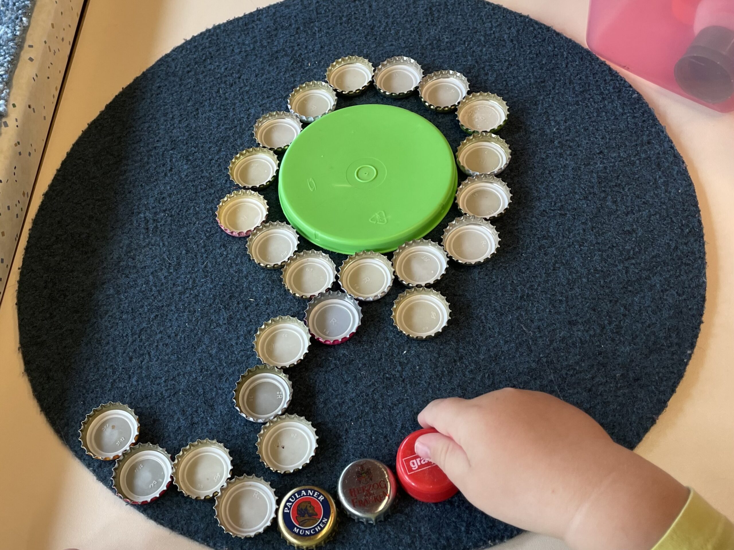 Bild zum Schritt 12 für das Bastel- und DIY-Abenteuer für Kinder: 'Seht selbst welche tollen Blumen entstehen.'