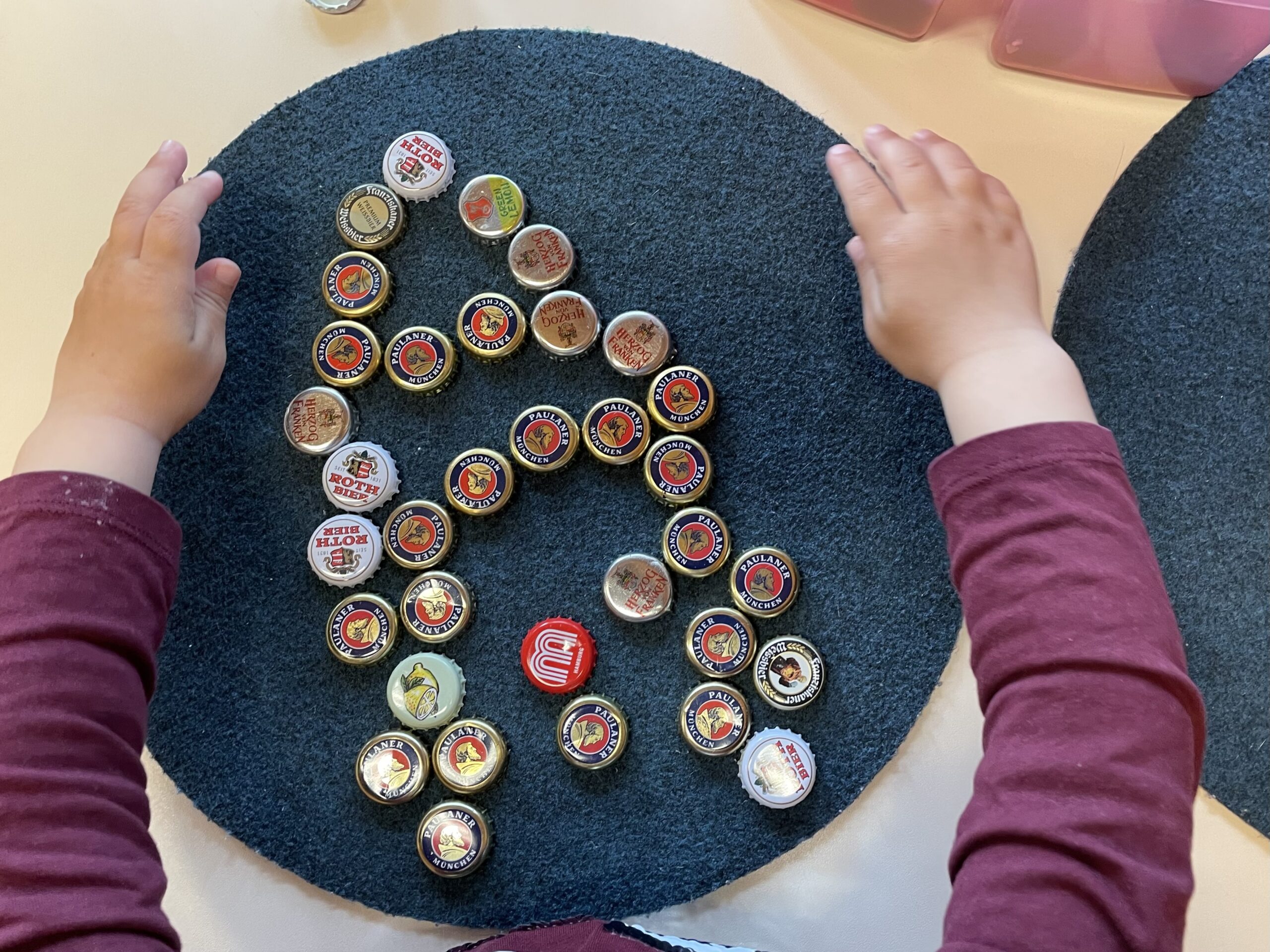 2. Bild zum Schritt 25 für das Bastel- und DIY-Abenteuer für Kinder: 'Auch Häuser oder Türme, Kirchen, Schlösser o.ä. könnt ihr mit...'