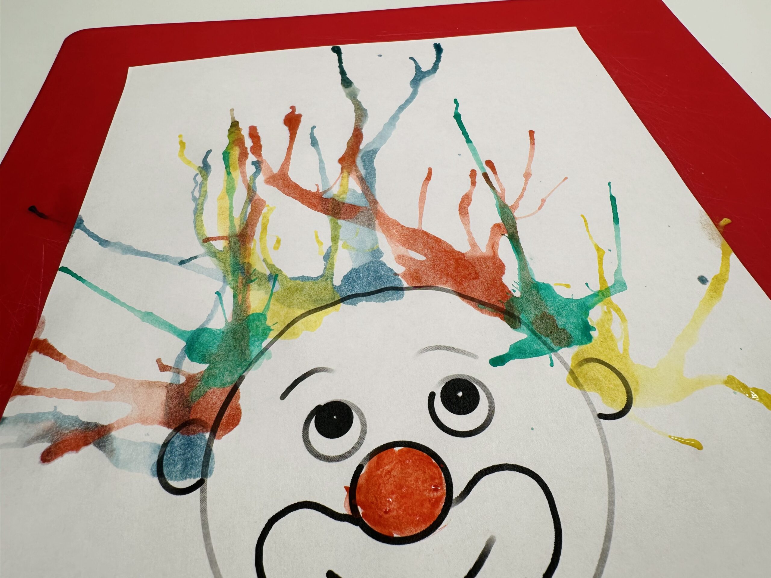 Bild zum Schritt 15 für das Bastel- und DIY-Abenteuer für Kinder: 'Fertig ist euer buntes Faschingsbild/ Clowngesicht.'