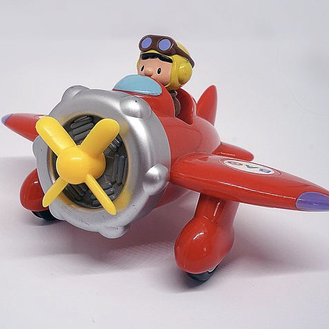 Bild zum Schritt 4 für das Bastel- und DIY-Abenteuer für Kinder: 'Beim Flugzeug  Z.B. Ich flieg mit meinem Flugzeug und...'