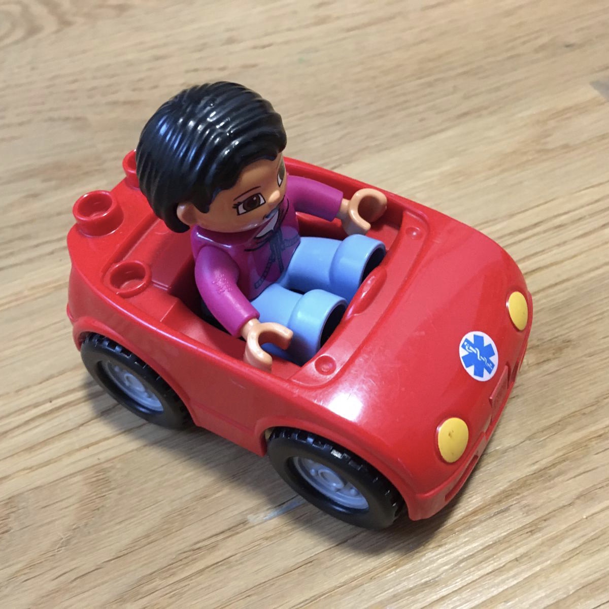 Bild zum Schritt 2 für die Kinder-Beschäftigung: 'Beim Auto  Z.B. Mein kleines rotes Auto, das fährt...'