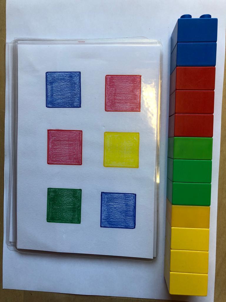 Bild zum Schritt 3 für das Bastel- und DIY-Abenteuer für Kinder: 'Legostein-Große Quadrate in verschiedenen Farbkombinationen auf ein Blatt aufmalen... (immer...'
