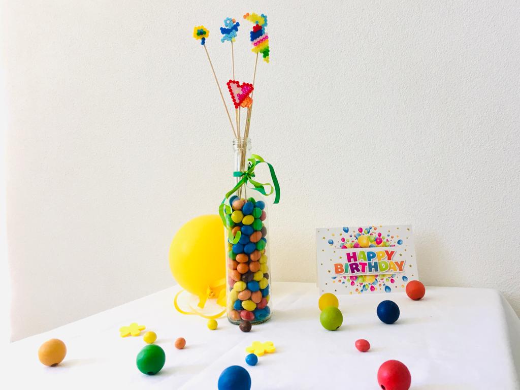 Bild zum Schritt 4 für die Kinder-Beschäftigung: 'Auf dem Tisch Luftballons und Wuschel oder ein paar Smarties/...'