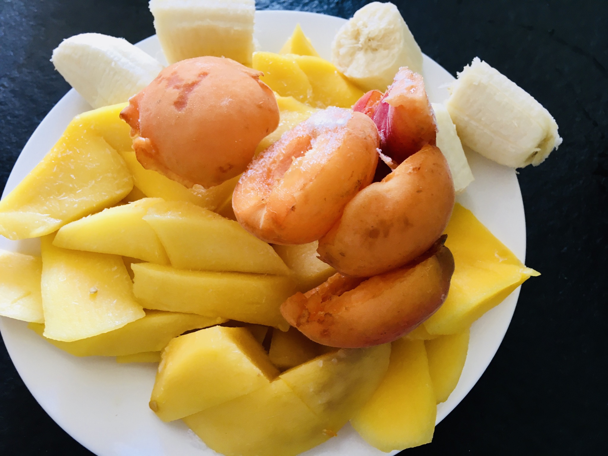 Bild zum Schritt 1 für das Bastel- und DIY-Abenteuer für Kinder: 'Die Früchte eurer Wahl einfrieren. Wir hatten heute Mango, Bananen...'