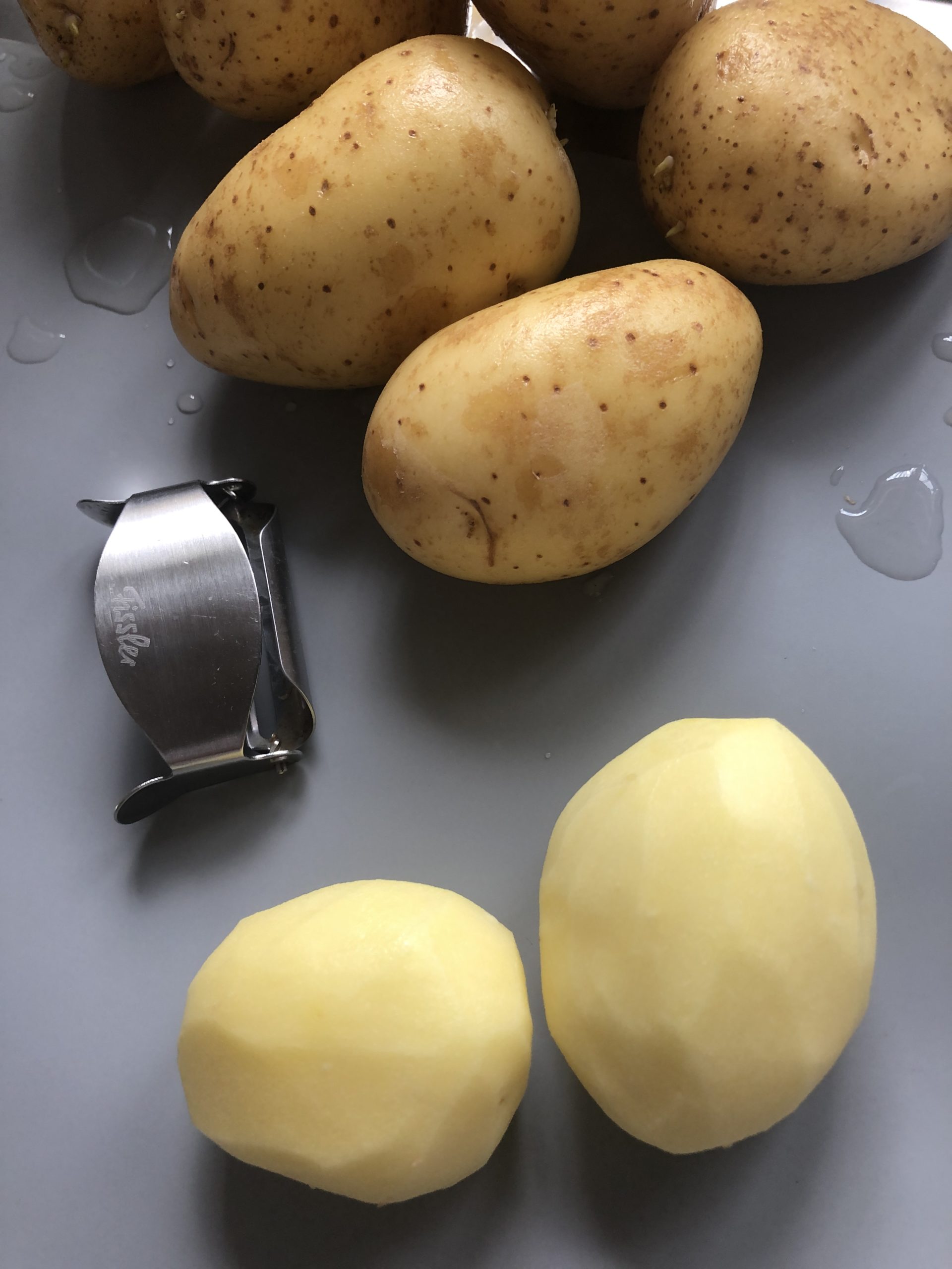 Bild zum Schritt 2 für das Bastel- und DIY-Abenteuer für Kinder: 'Kartoffeln schälen'