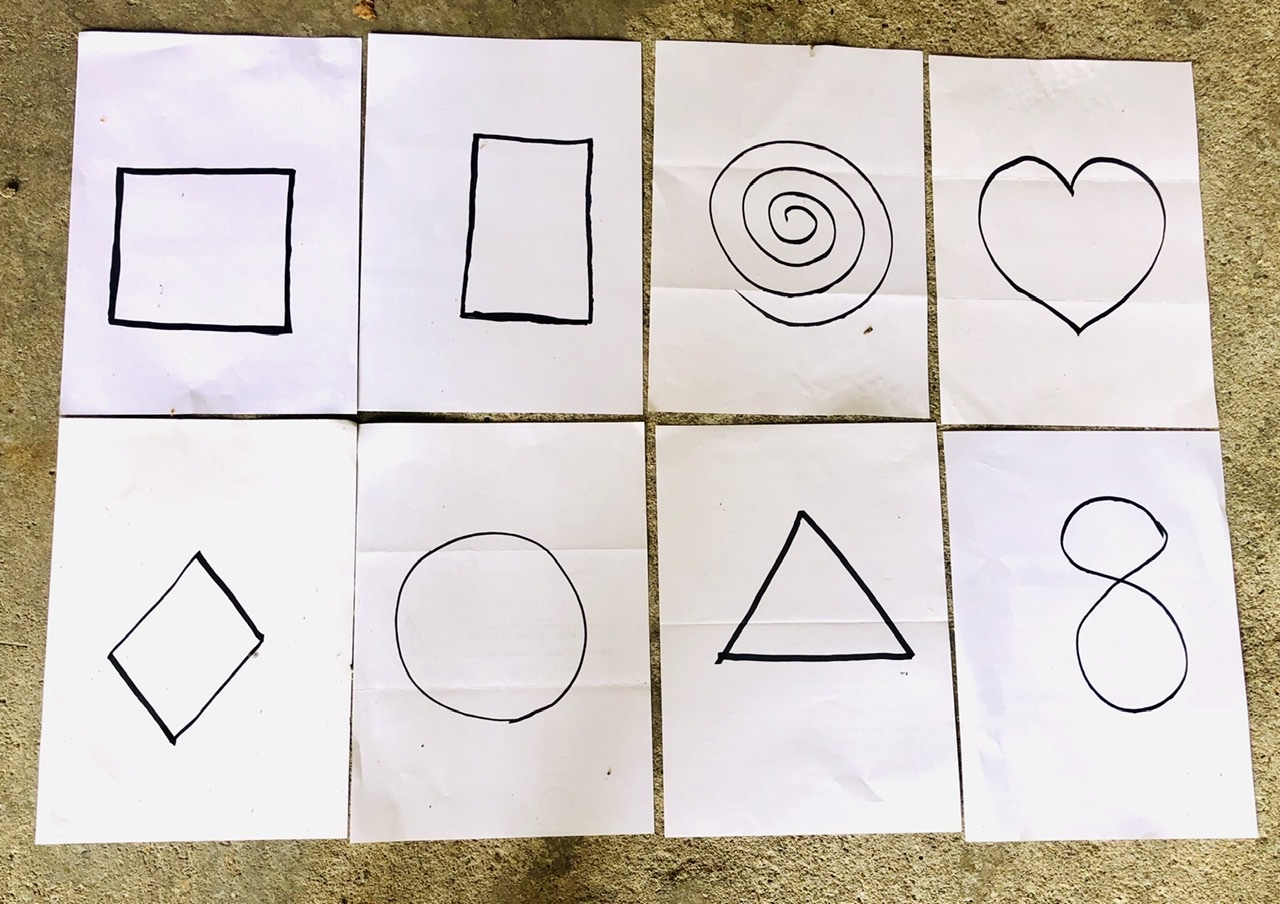 Bild zum Schritt 3 für das Bastel- und DIY-Abenteuer für Kinder: 'Verschiedene Formen und Symbole aufmalen. Zum Beispiel ein Quadrat, ein...'