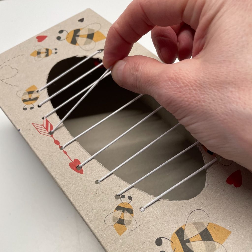 Zupf-Schachtel – Instrumente selbst bauen