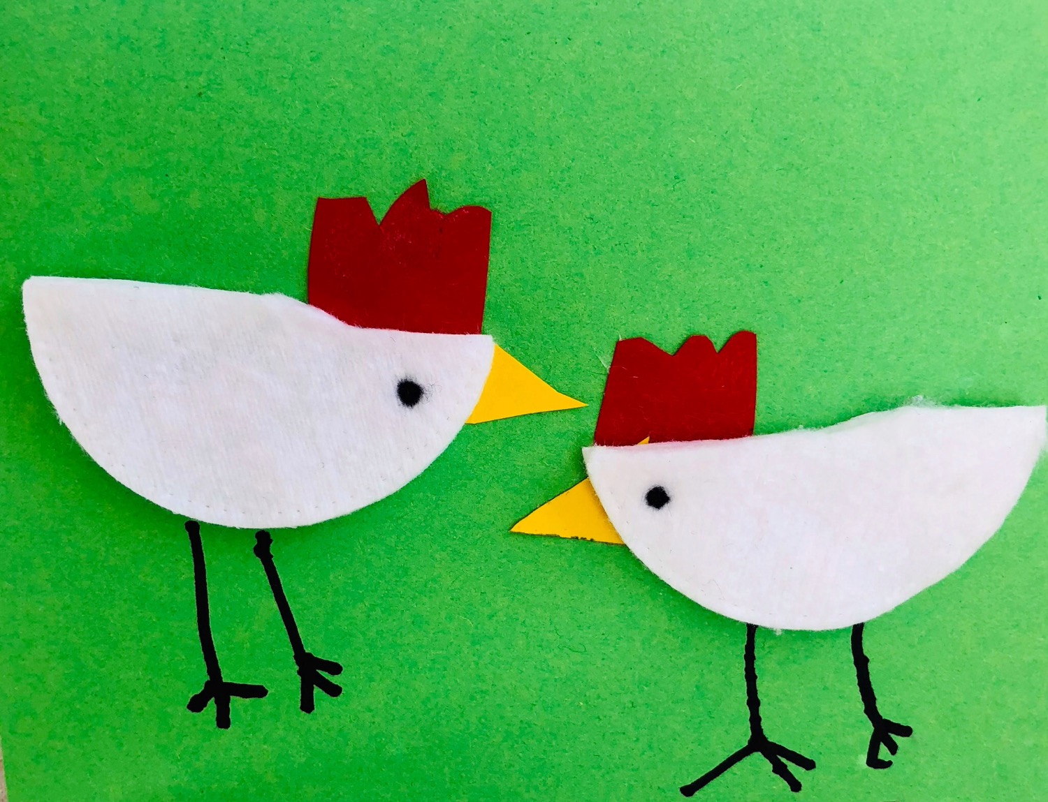 Titelbild zur Bastel- und DIY-Idee für Kinder '(664) Hühner aus Wattepads basteln – Osterkarte basteln'