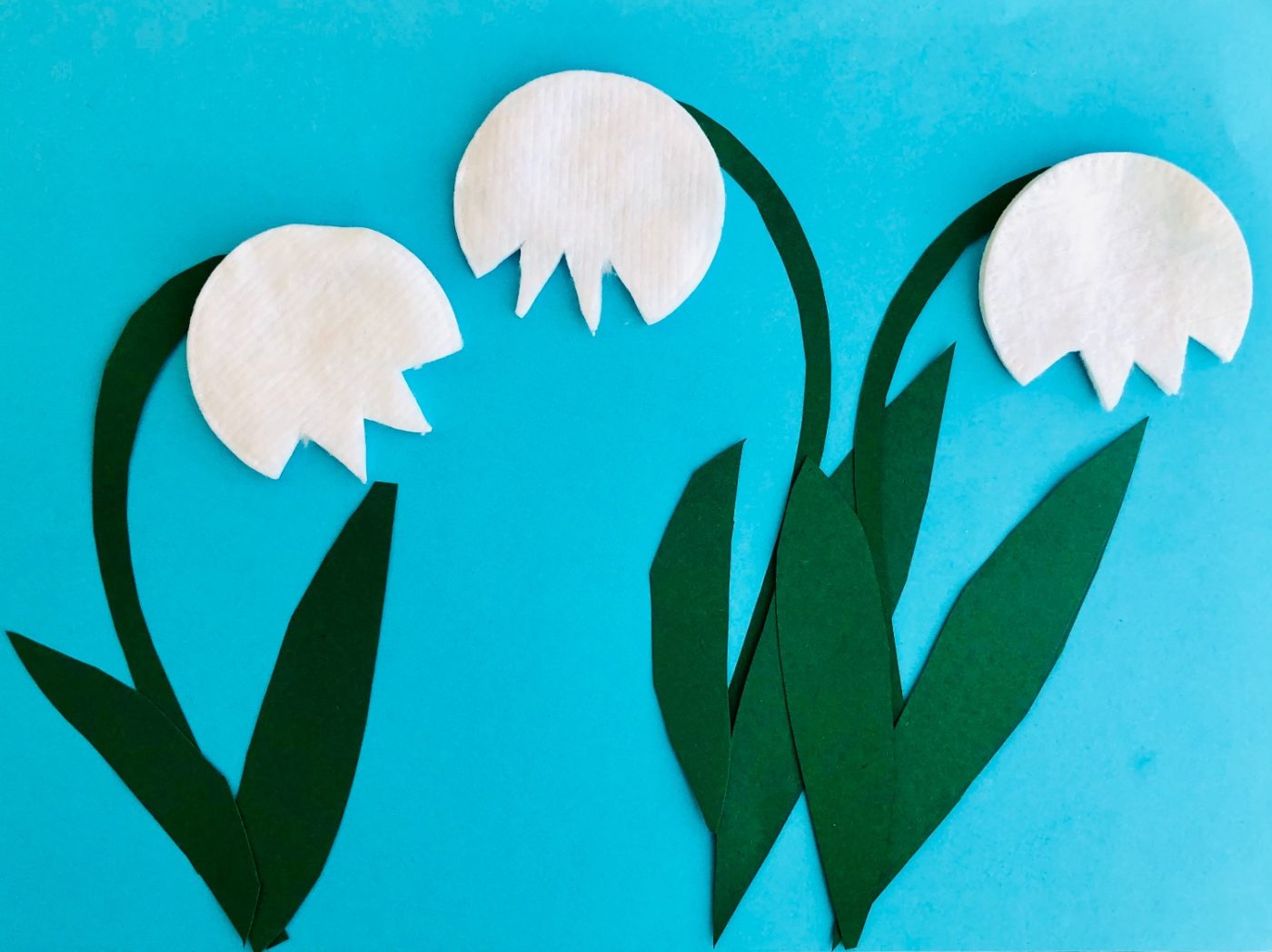 Schneeglöckchen aus Wattepads basteln | Schritt-für-Schritt Anleitung