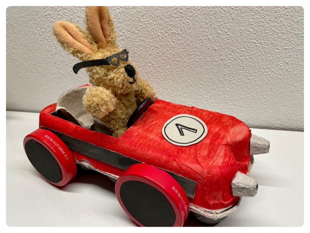 Rennauto aus Eierkarton