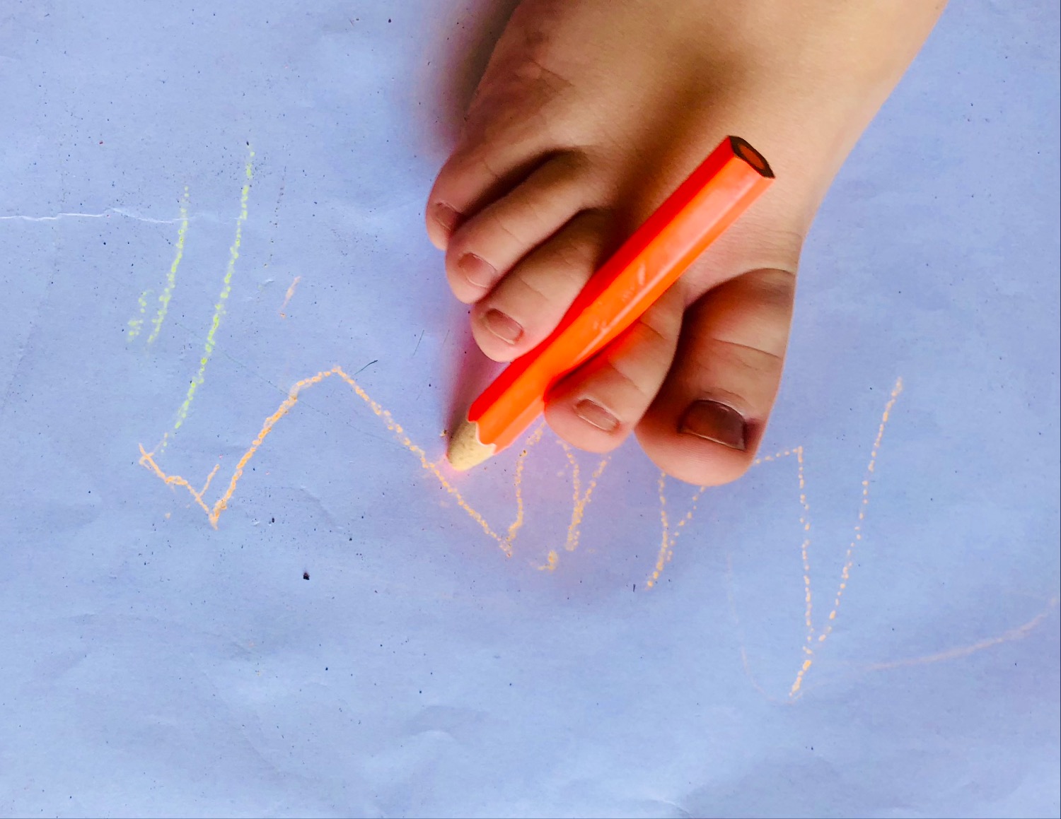 Titelbild zur Bastel- und DIY-Idee für Kinder '(794) Barfuß malen'