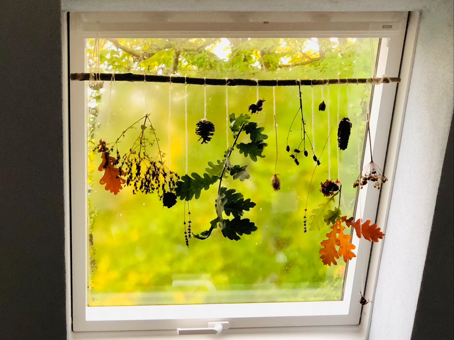 Titelbild zur Bastel- und DIY-Idee für Kinder '(844) Herbst-Mobile'