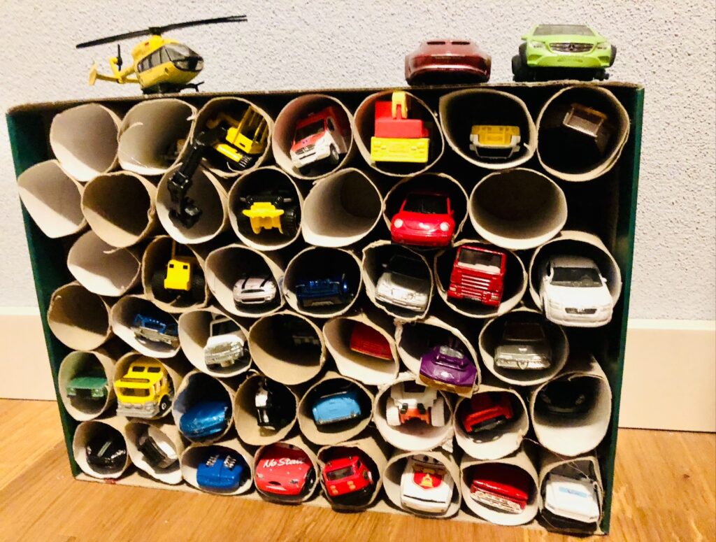 Parkgarage selbst bauen (für kleine Rennautos)