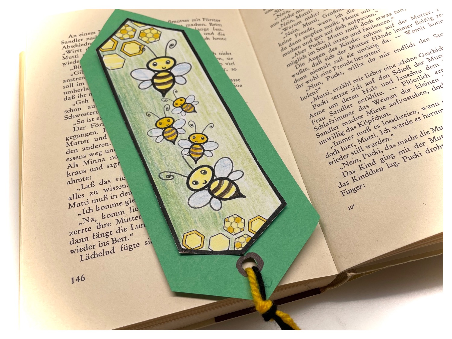 Titelbild zur Bastel- und DIY-Idee für Kinder '(1139) Lesezeichen basteln – Bienen Lesezeichen basteln'