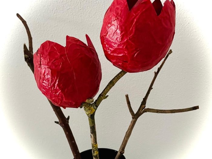 Titelbild zur Bastel- und DIY-Idee für Kinder '(54) Tulpen aus Pappmaschee (mit Kleister-Rezept)'