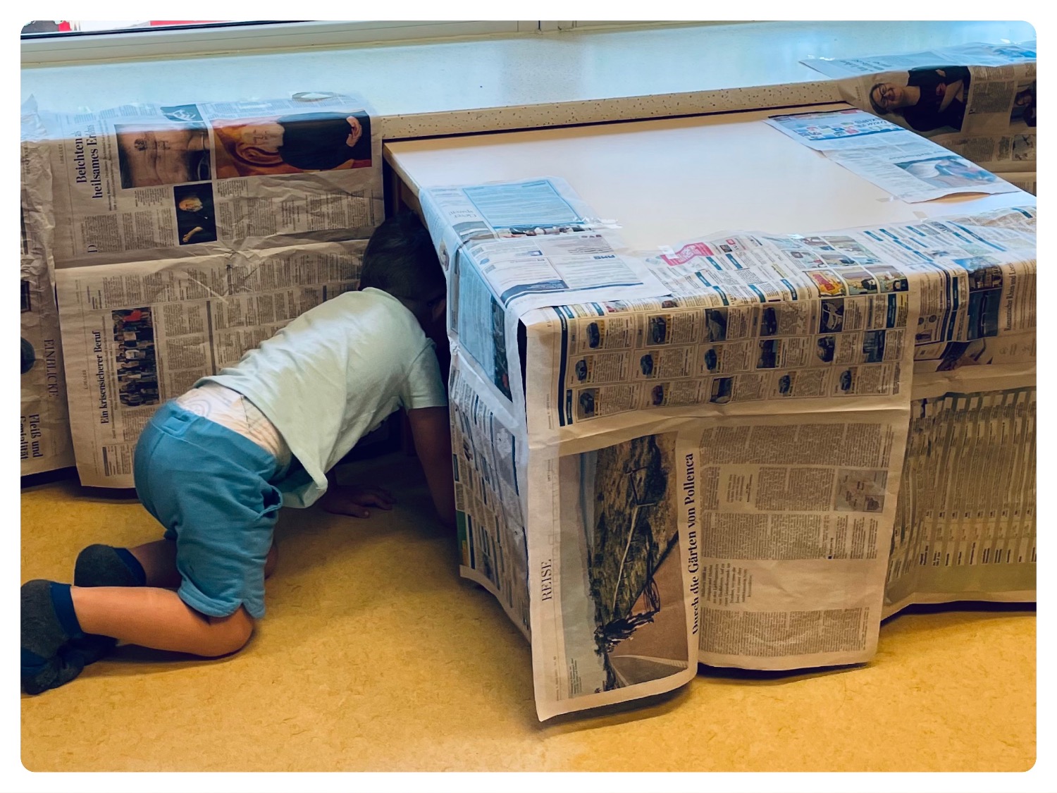 Titelbild zur Bastel- und DIY-Idee für Kinder '(186) Zeitungspapier-Höhle bauen'