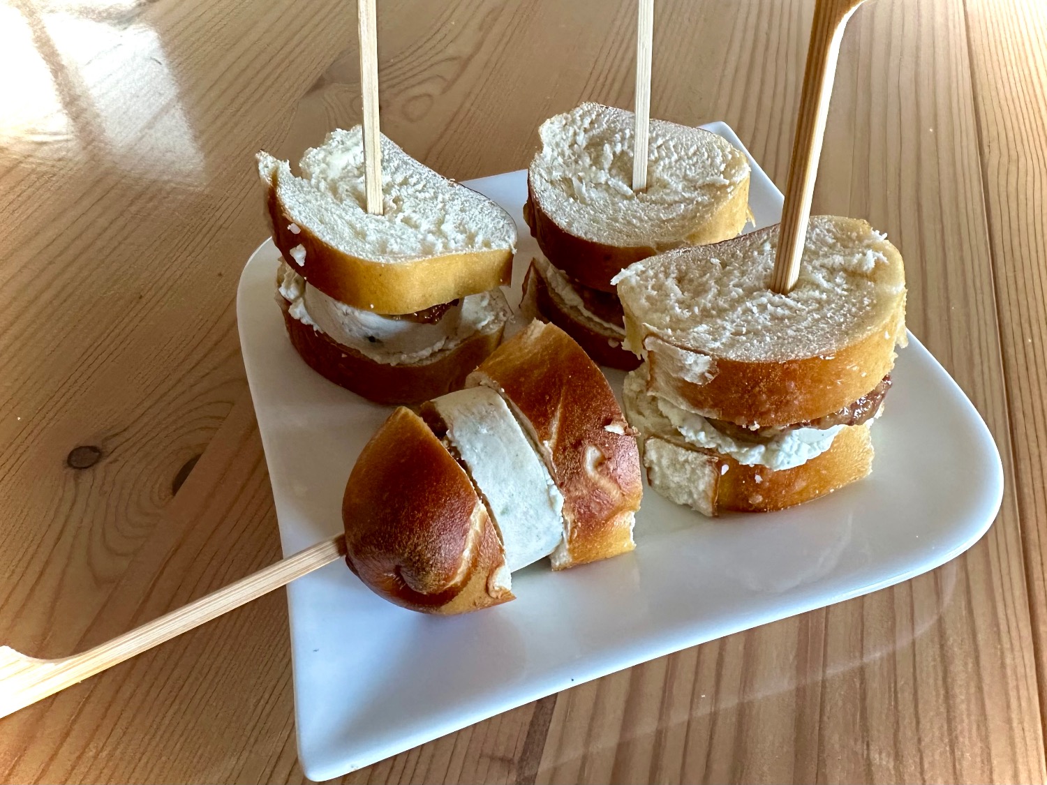 Titelbild zur Bastel- und DIY-Idee für Kinder '(242) Deftige Spieße als Fingerfood'