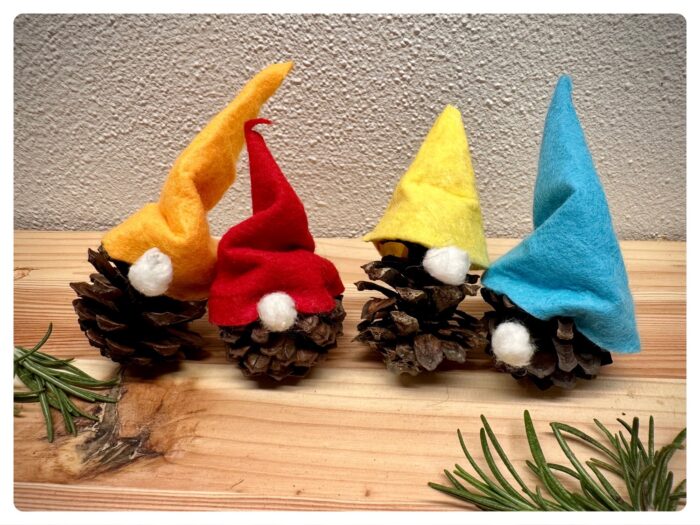 Titelbild zur Bastel- und DIY-Idee für Kinder '(250) Tannenzapfen-Wichtel'
