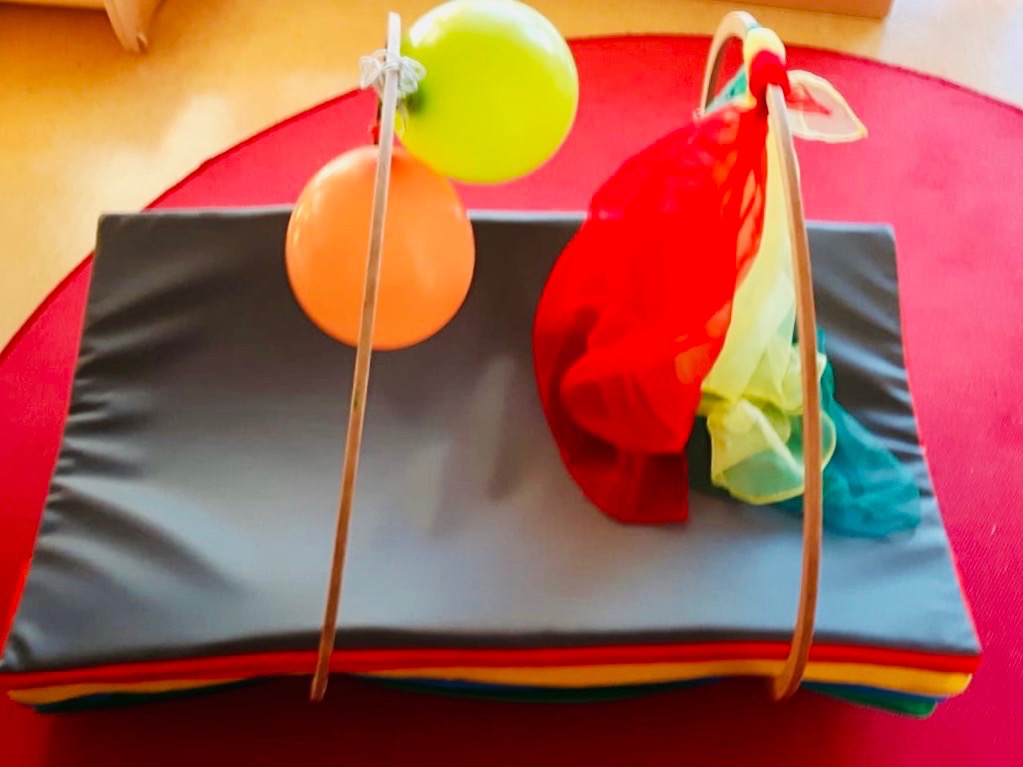 Titelbild zur Bastel- und DIY-Idee für Kinder '(110) Schaukelmatte bauen (auch mit Haushaltsgegenständen möglich)'