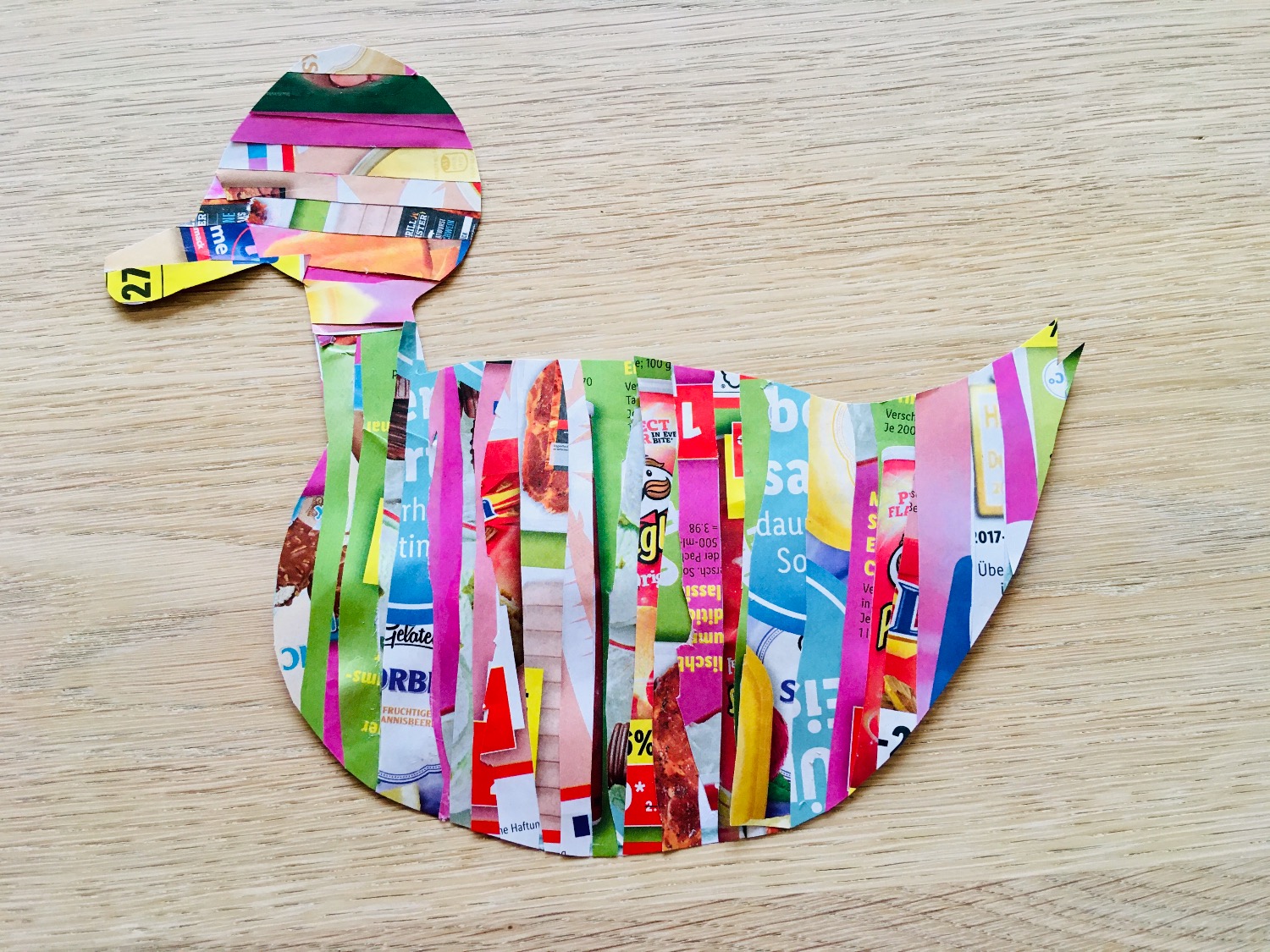 Titelbild zur Bastel- und DIY-Idee für Kinder '(151) Klebekunst aus Altpapier'