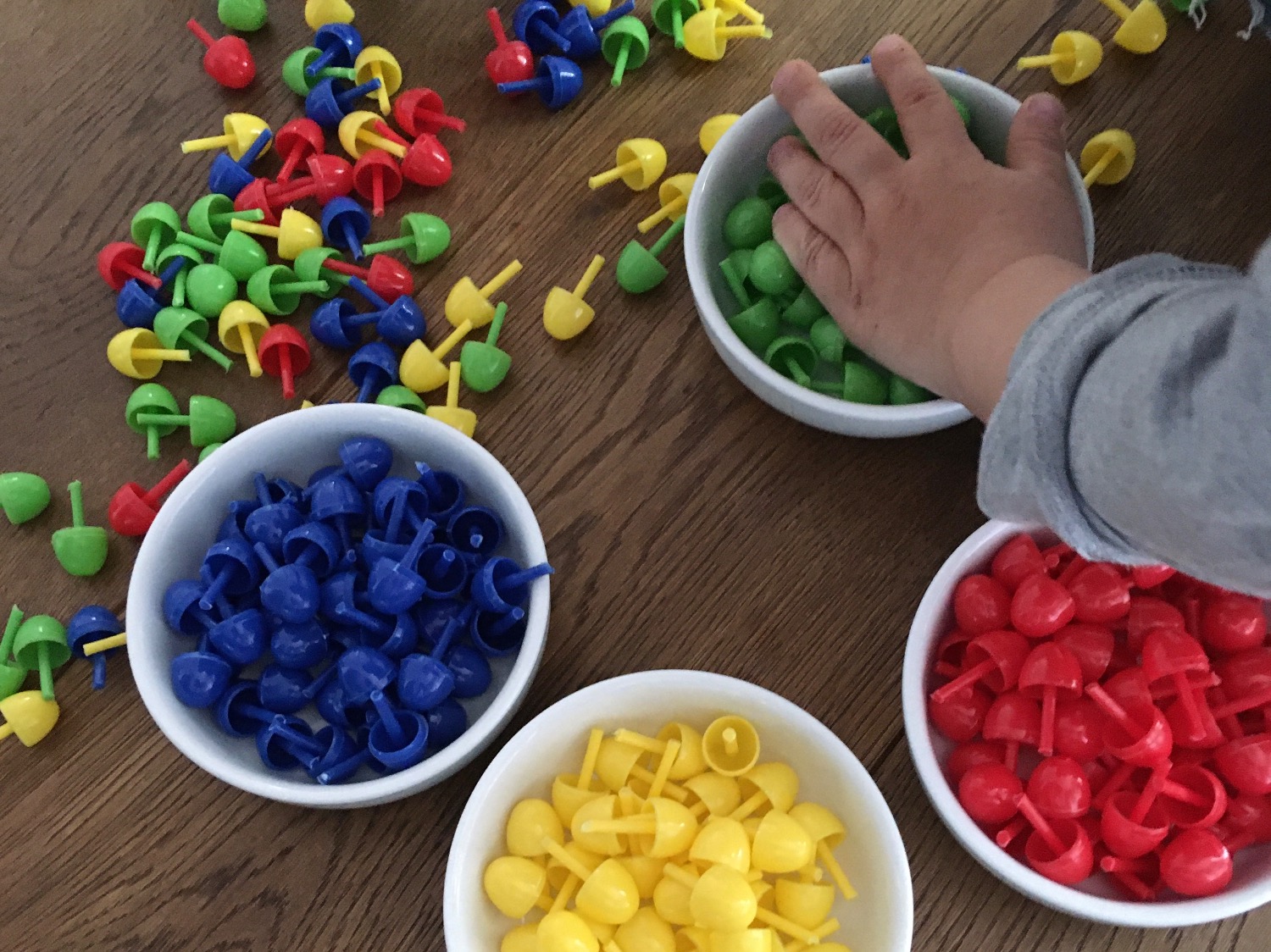 Titelbild zur Bastel- und DIY-Idee für Kinder '(159) Farben lernen – suchen, sortieren & benennen'