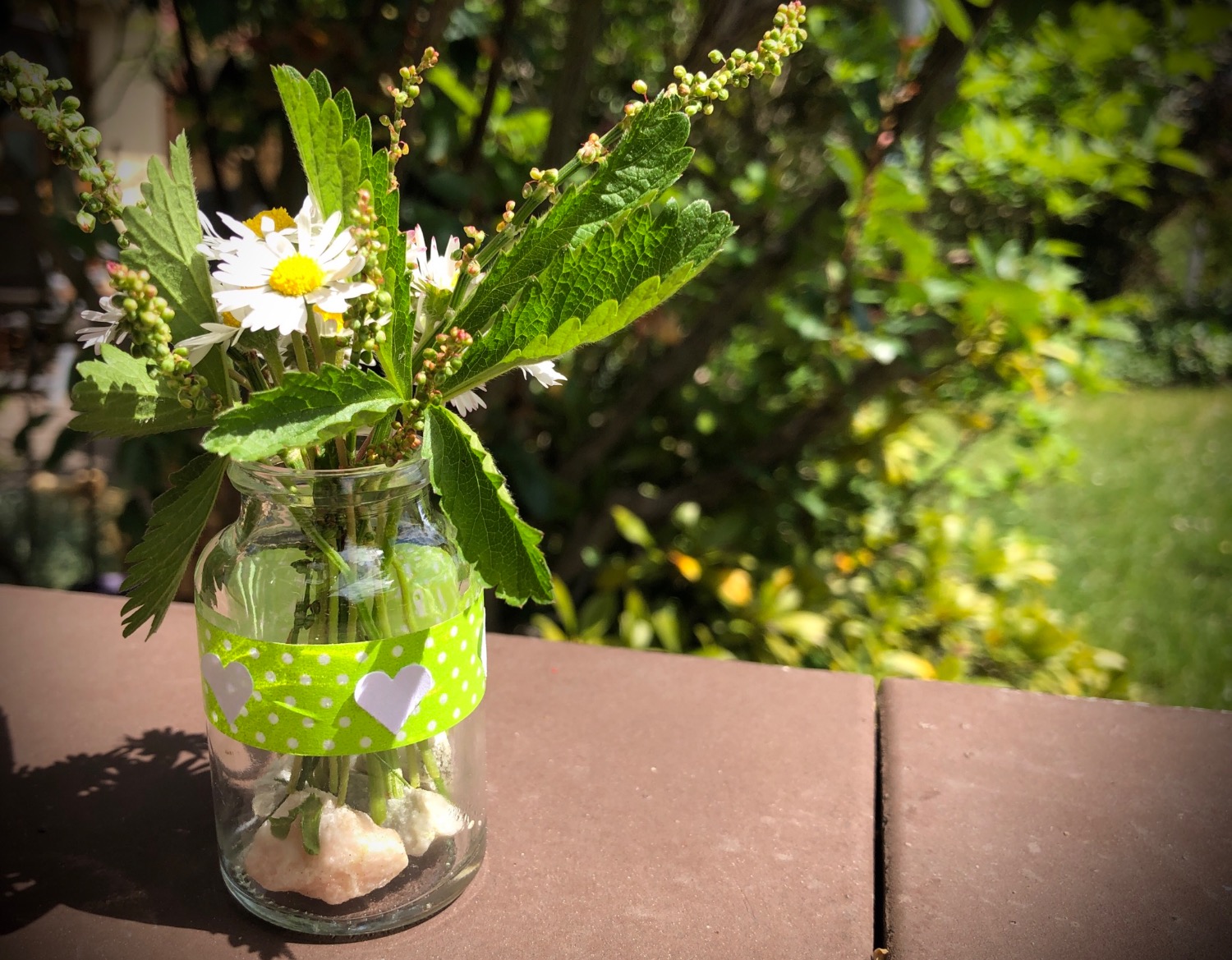 Titelbild zur Bastel- und DIY-Idee für Kinder '(188) Mini Vase für kleinste Blumensträuße'