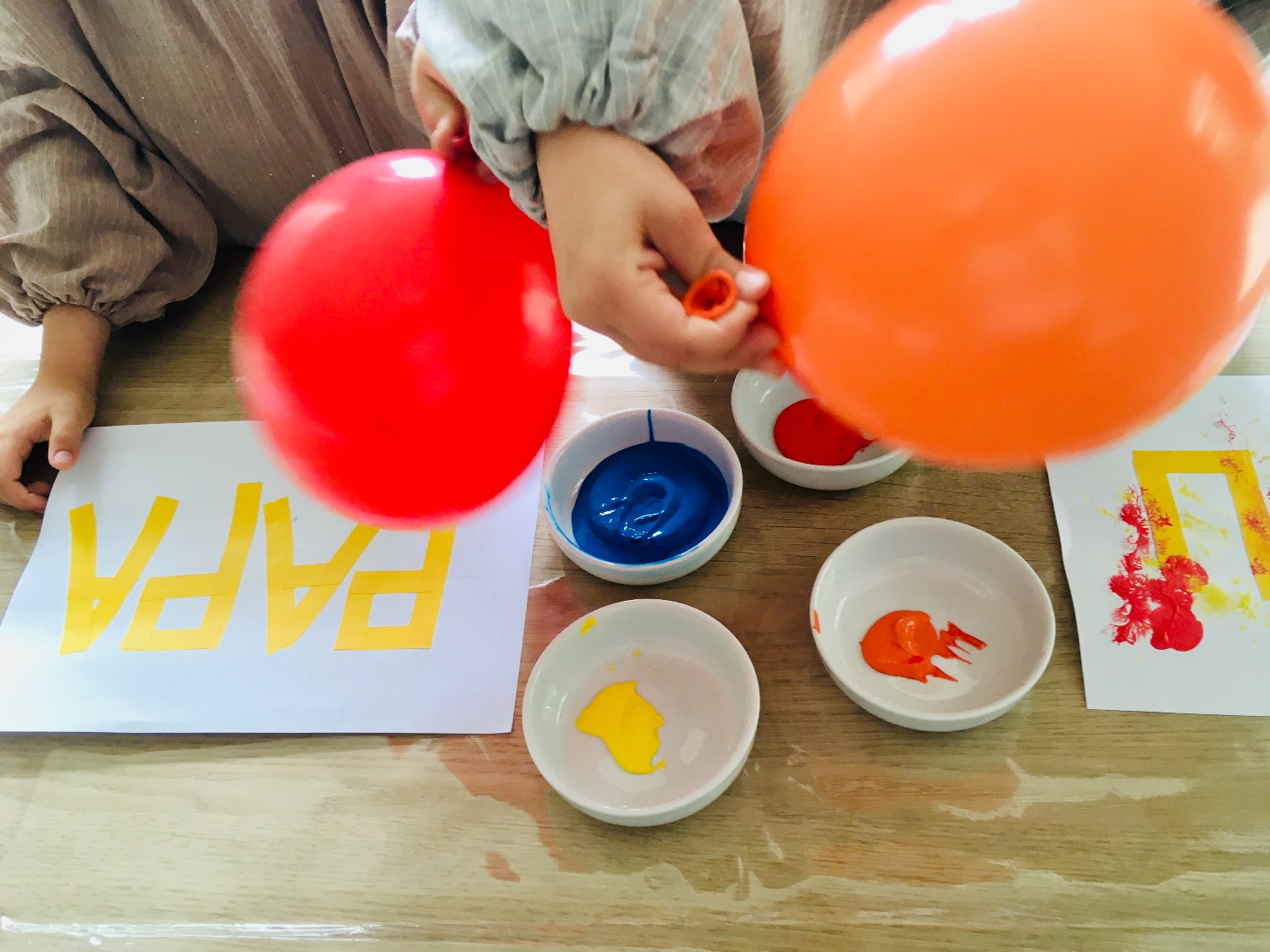 Titelbild zur Idee für die Beschäftigung mit Kindern '(228) Tape-Art mit Luftballons'