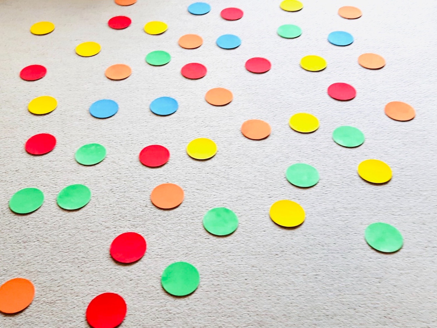 Titelbild zur Bastel- und DIY-Idee für Kinder '(240) Spiel und Bewegung mit Pappdeckeln (8 Ideen)'
