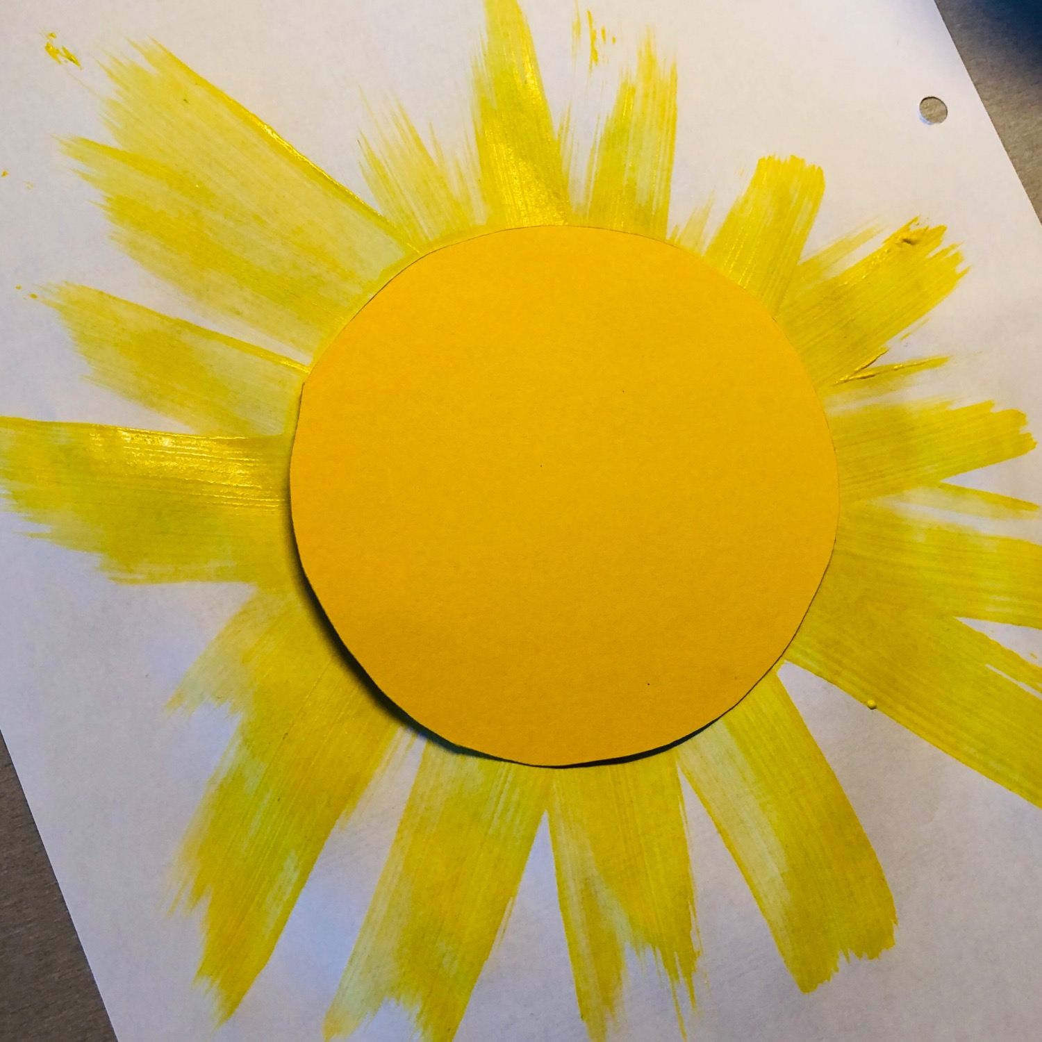 Titelbild zur Bastel- und DIY-Idee für Kinder '(279) Sonne mit Strahlen: Wischtechnik'