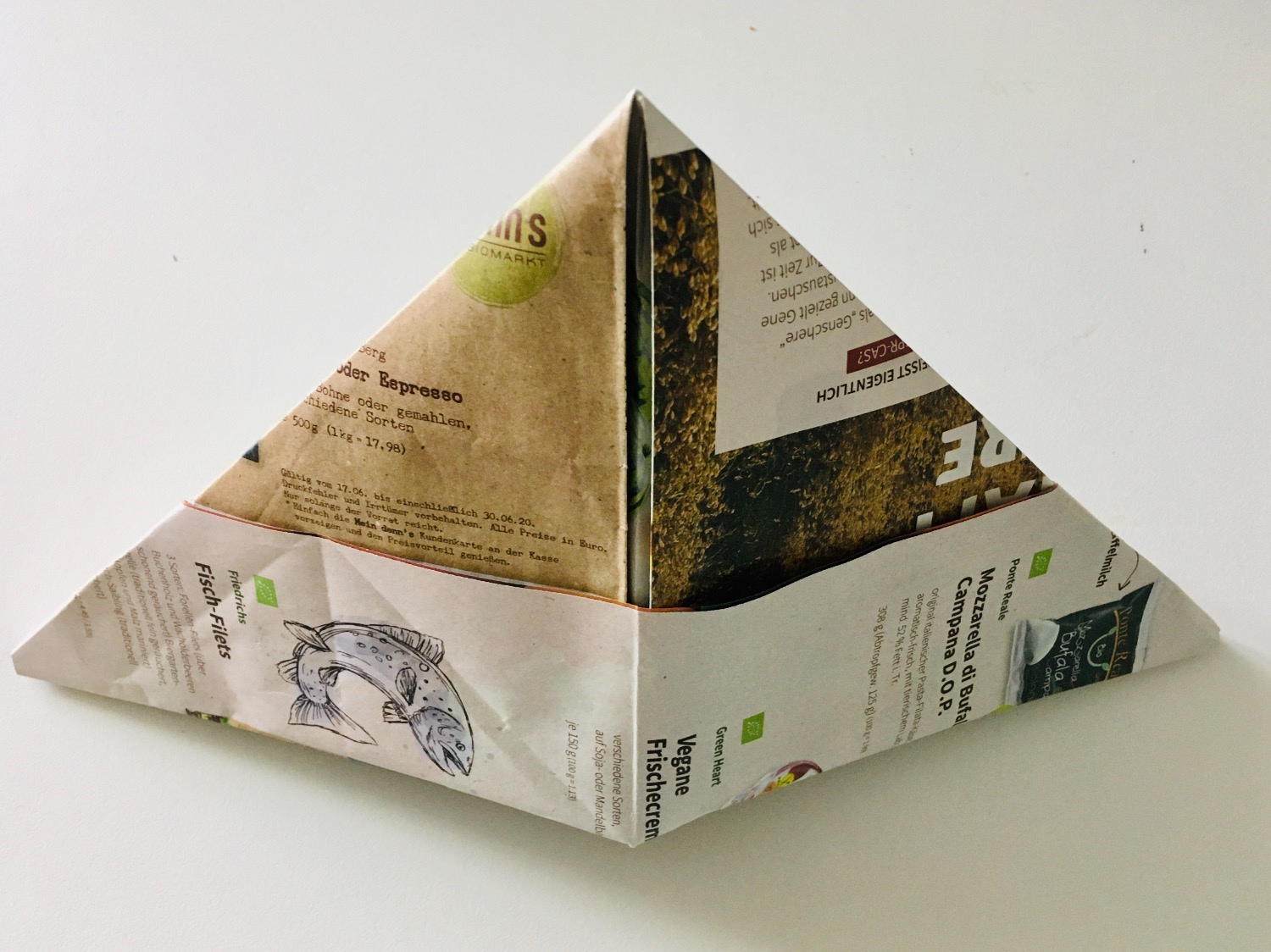 Titelbild zur Bastel- und DIY-Idee für Kinder '(294) Papierhut falten'