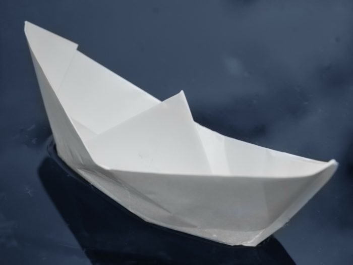 Titelbild zur Bastel- und DIY-Idee für Kinder '(307) Papierschiff falten'