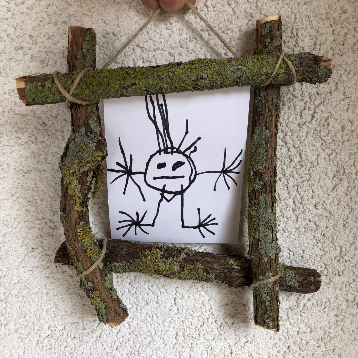 Titelbild zur Bastel- und DIY-Idee für Kinder '(401) Rahmen aus Ästen für ein kleines Kunstwerk'